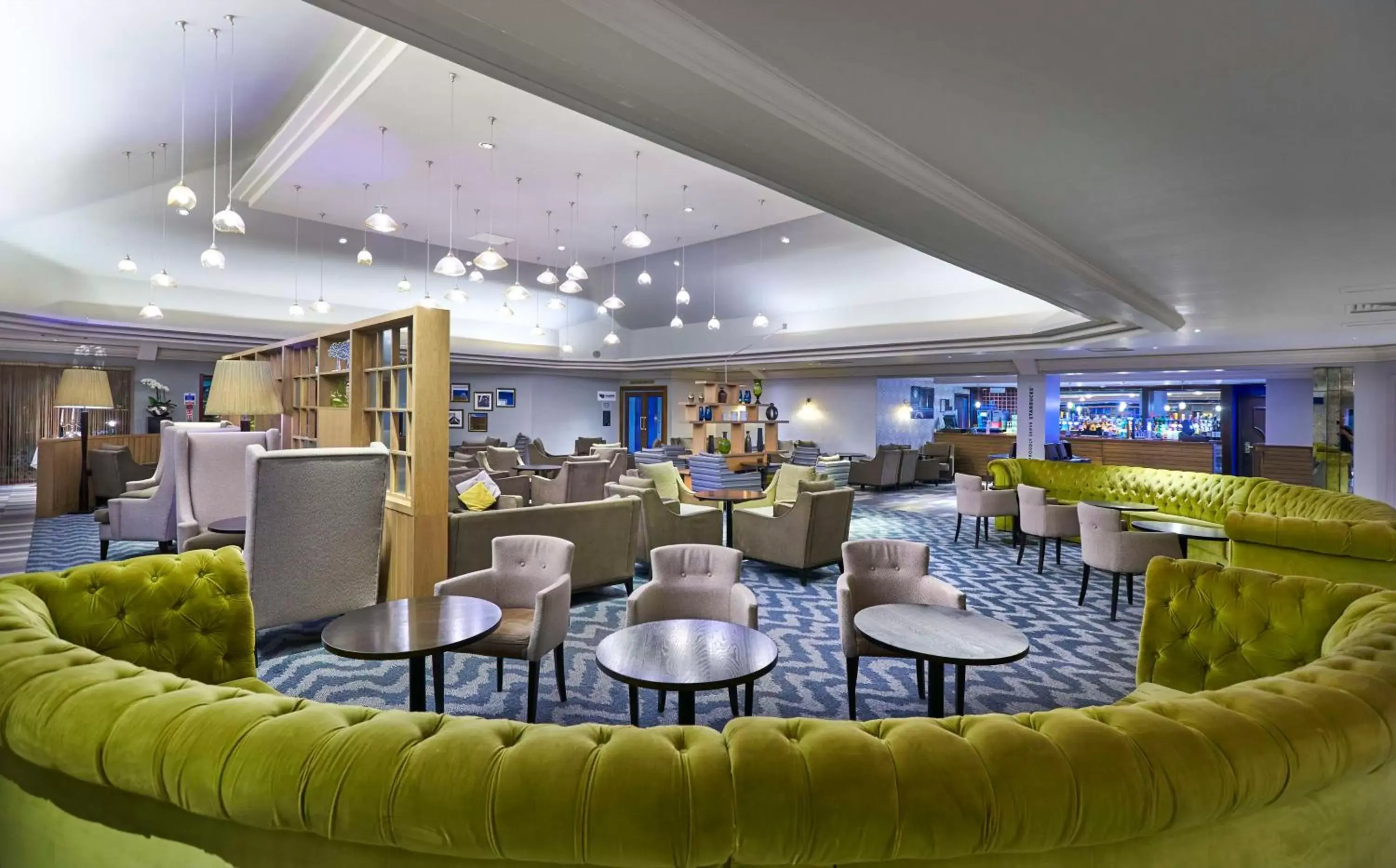 Living room, Restaurant/Places to Eat in DoubleTree by Hilton Bristol North