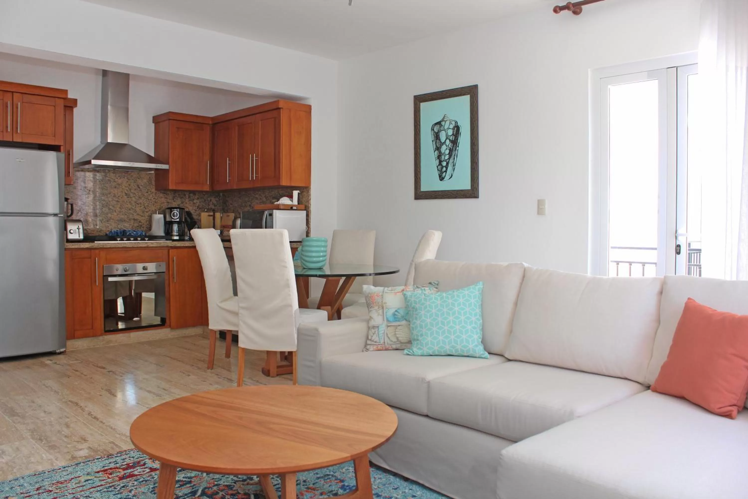 Kitchen or kitchenette, Seating Area in Ocean Village Deluxe Resort & Spa