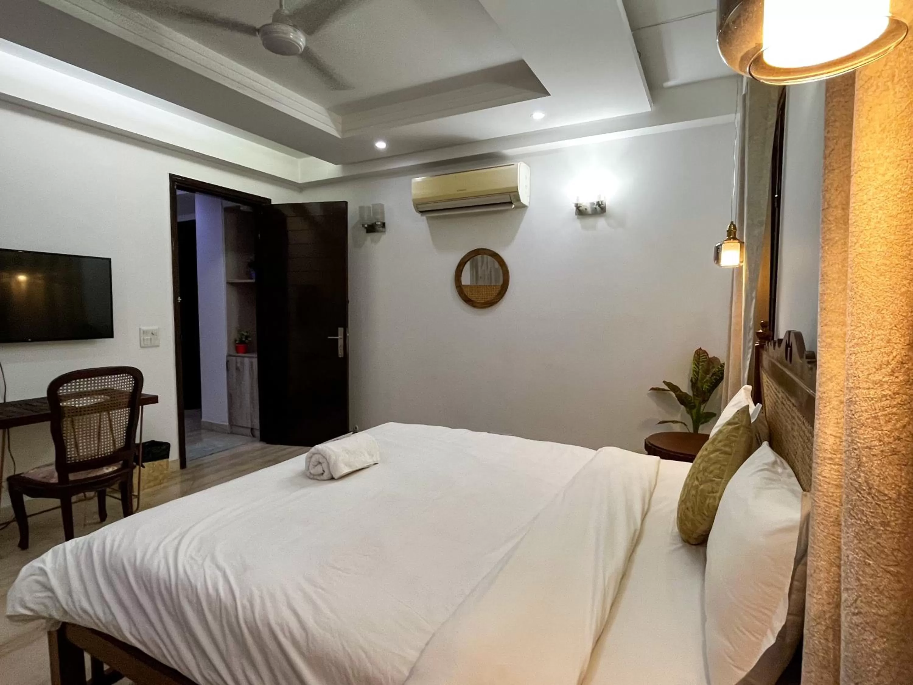 Bed in Avatar Living @Safdarjung Enclave