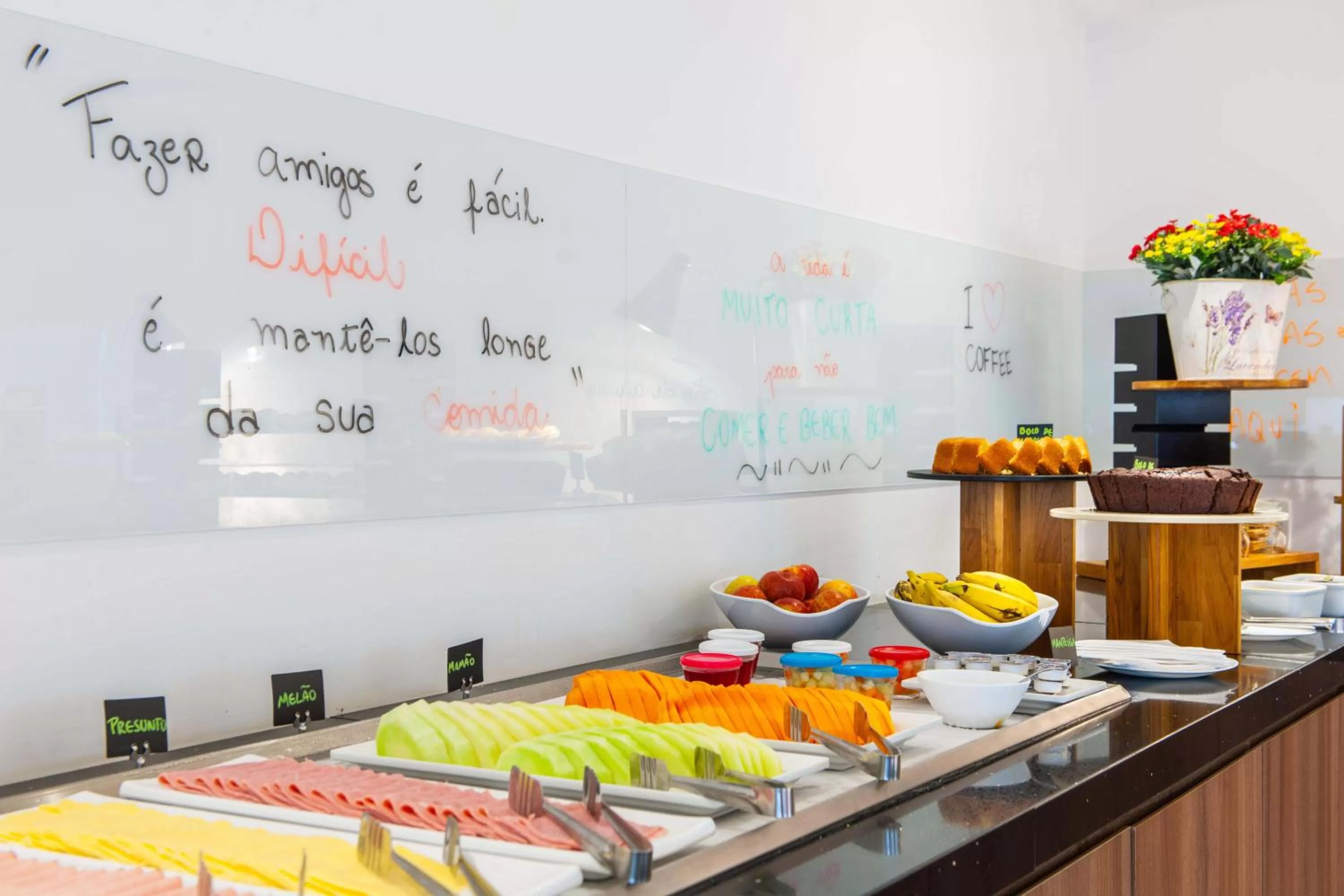 Food and drinks in Ramada Encore by Wyndham São Paulo Osasco