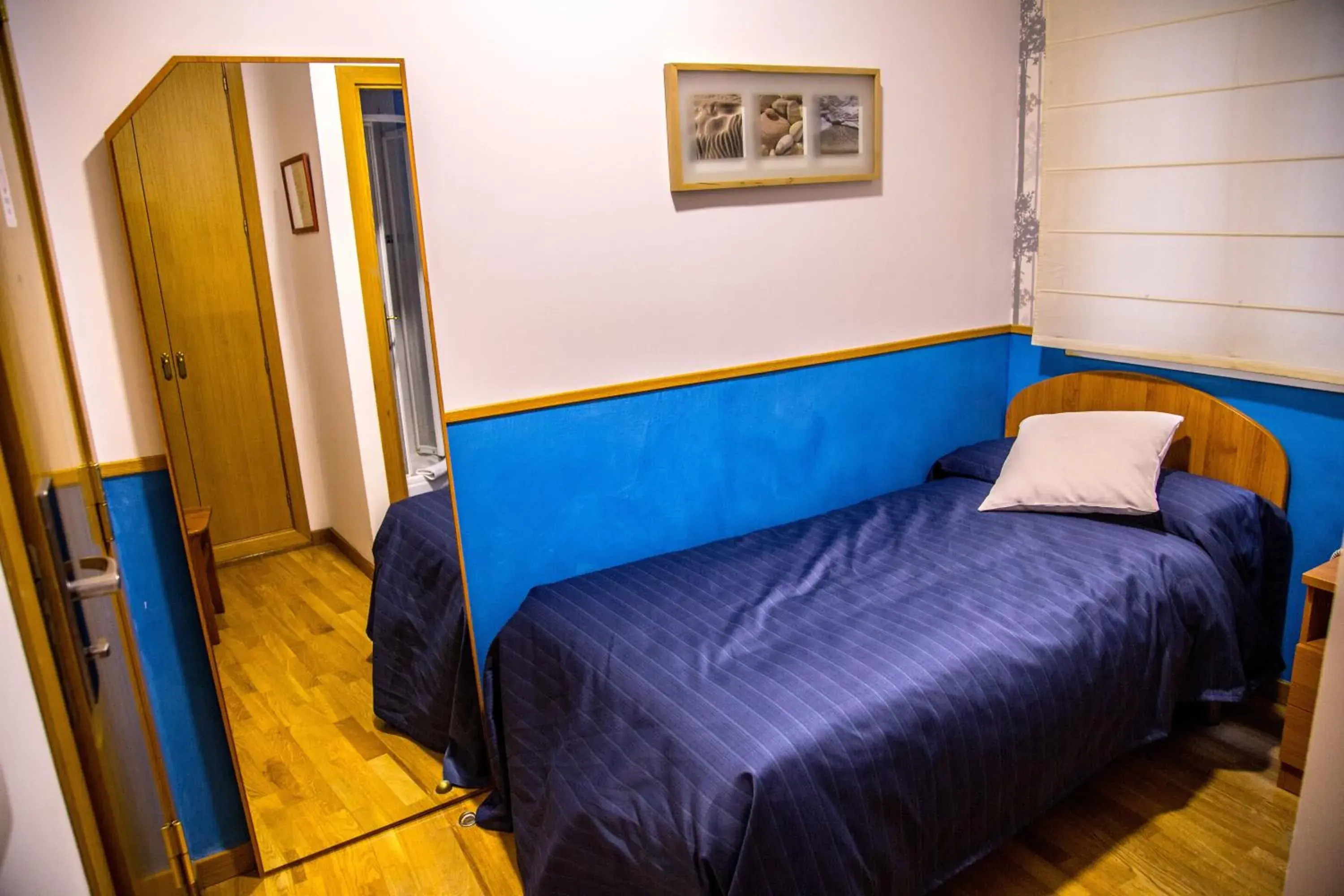 Bedroom, Bed in Hostal Montaloya