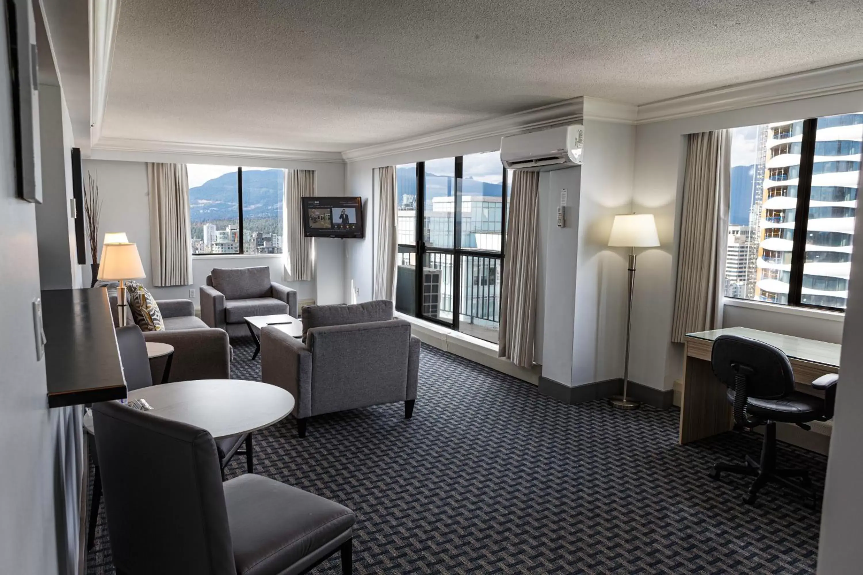 TV and multimedia, Seating Area in Century Plaza Hotel