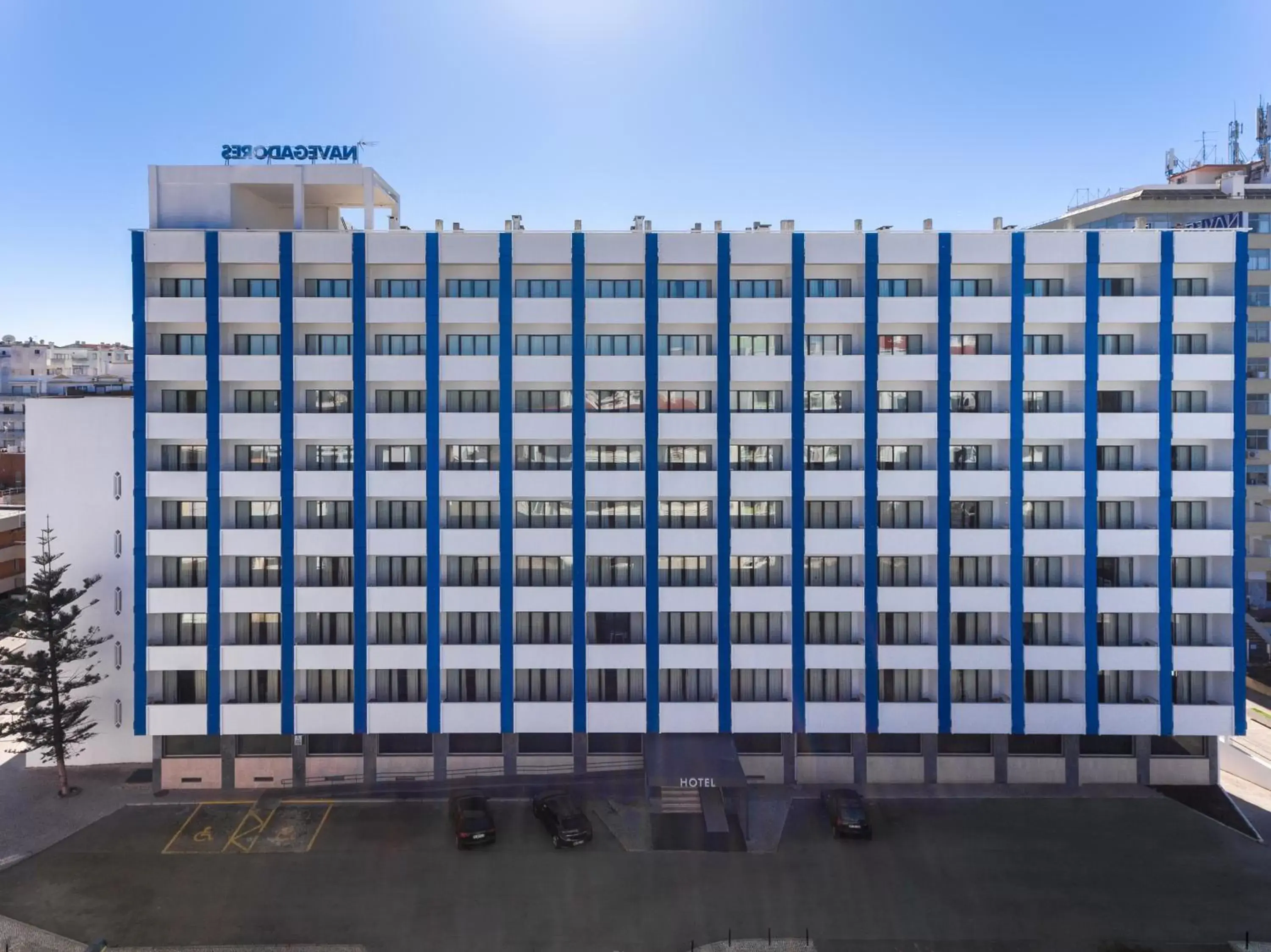 Property building in Hotel Navegadores Property building in Hotel Navegadores