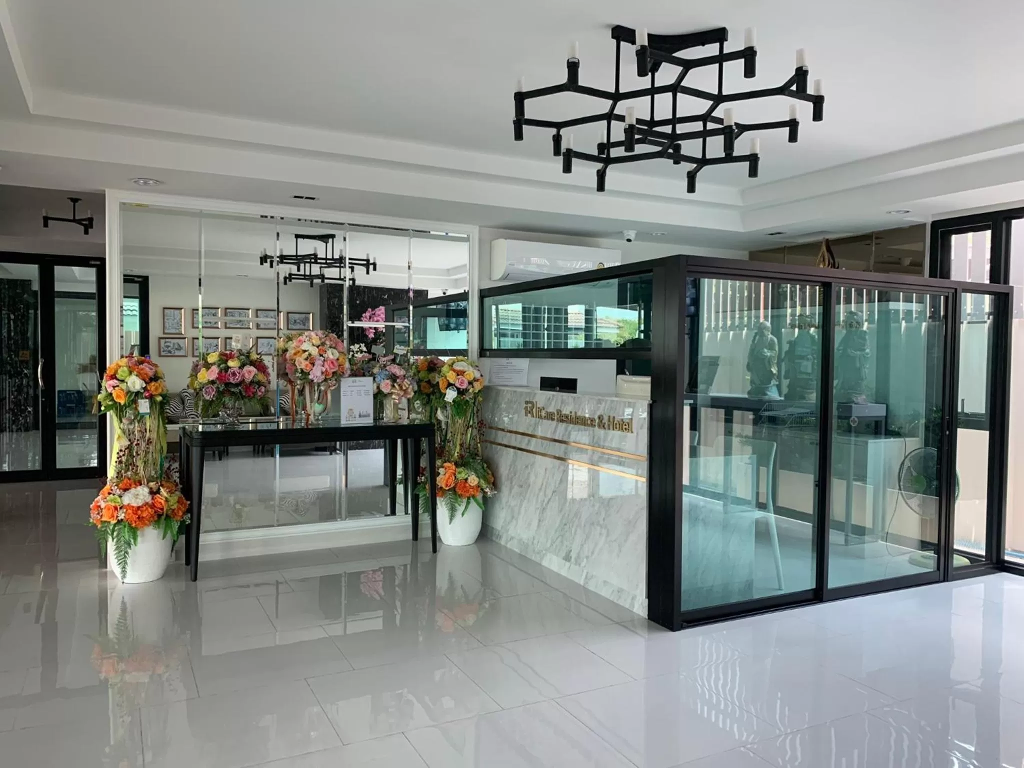 Lobby or reception in Icare Residence & Hotel