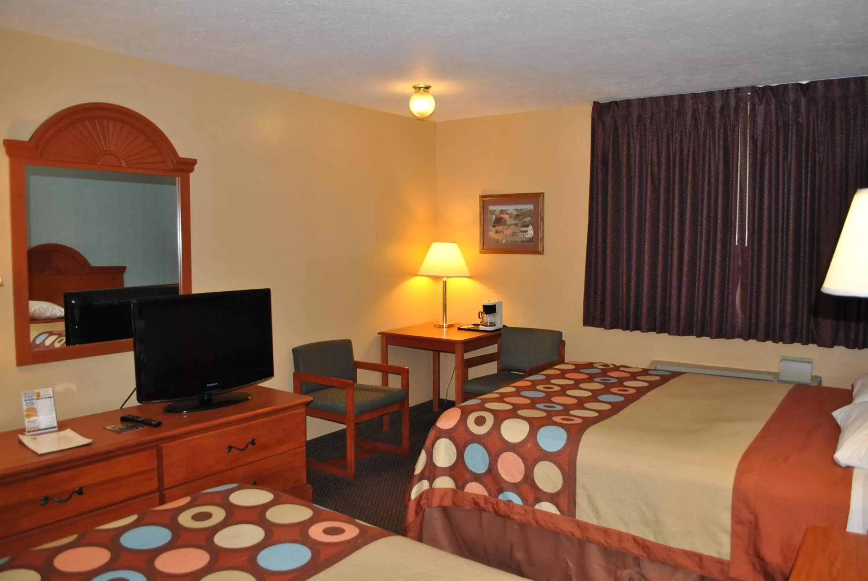 Bedroom, TV/Entertainment Center in Super 8 by Wyndham Shipshewana