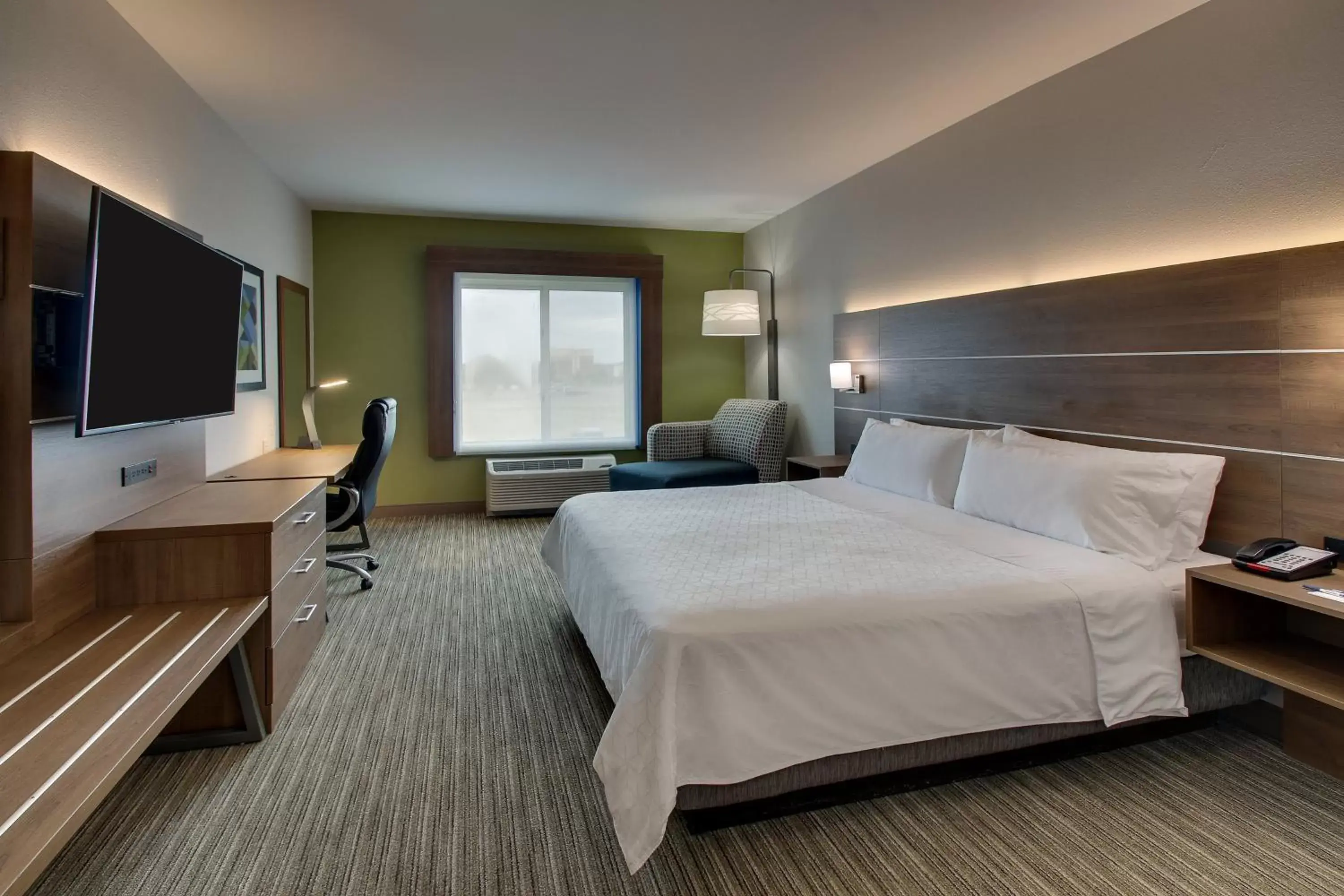 Photo of the whole room in Holiday Inn Express Hotel & Suites Waukegan/Gurnee, an IHG Hotel
