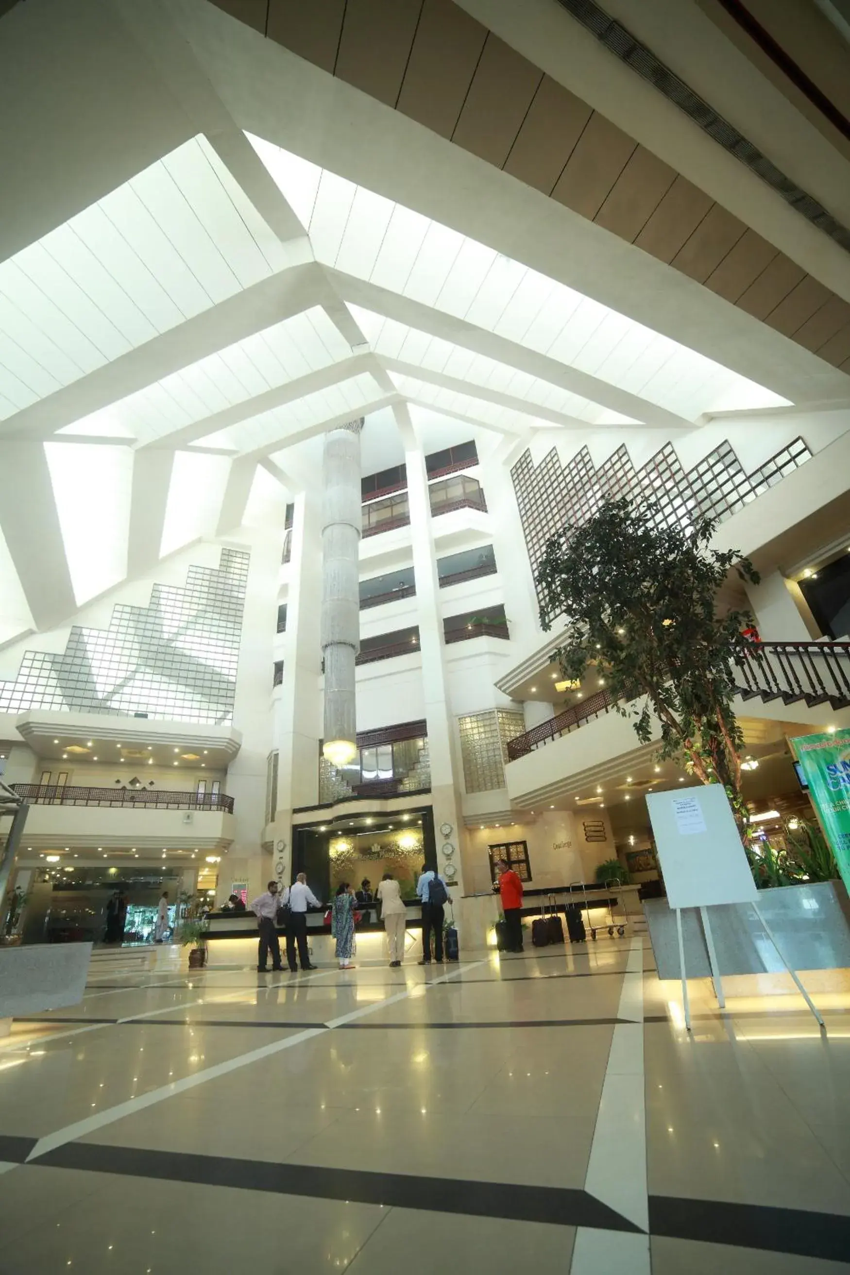 Lobby or reception in Regent Plaza Hotel & Convention Center