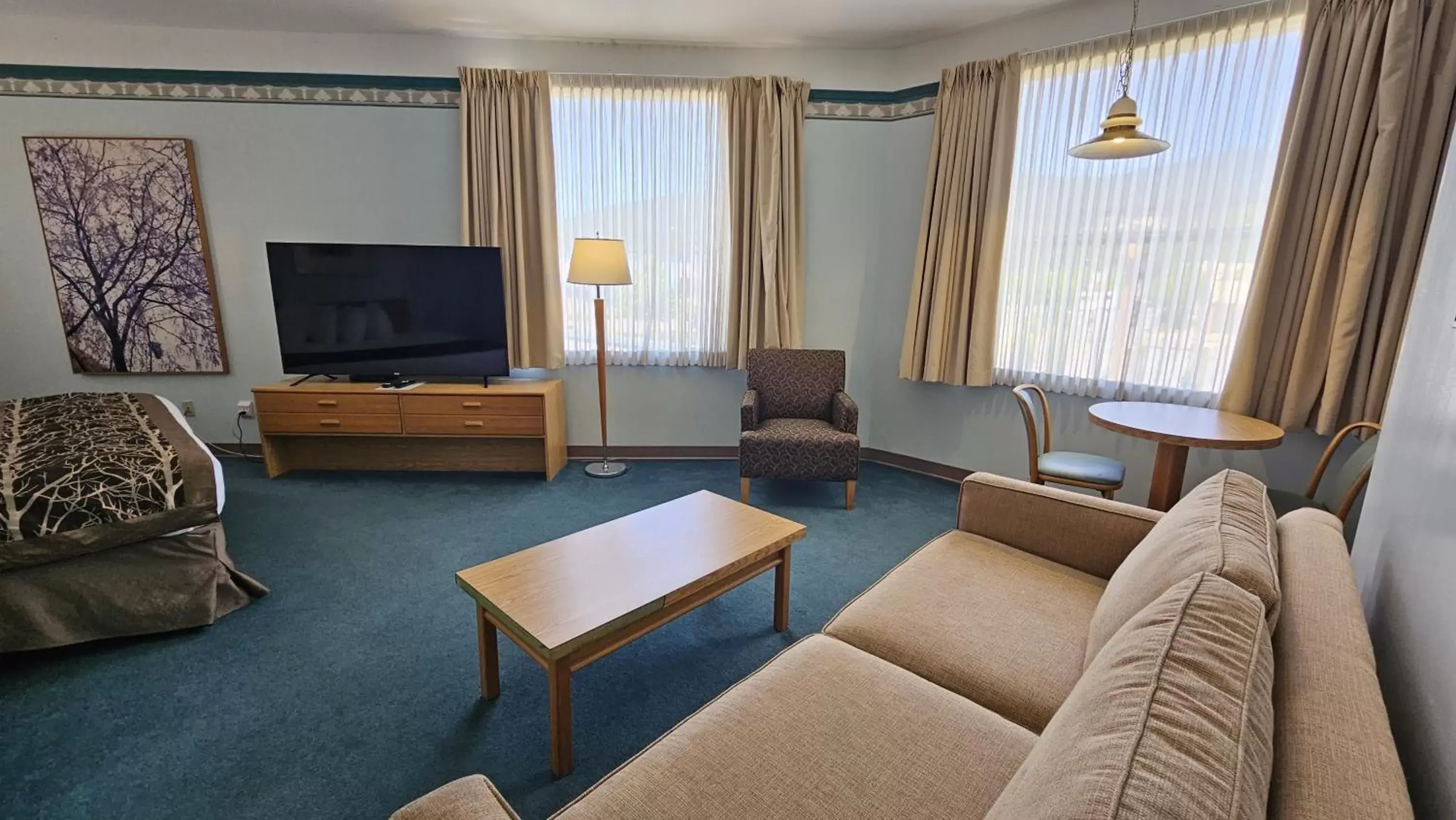 Living room, Seating Area in The Cedars Inn Hotel & Convention Centre