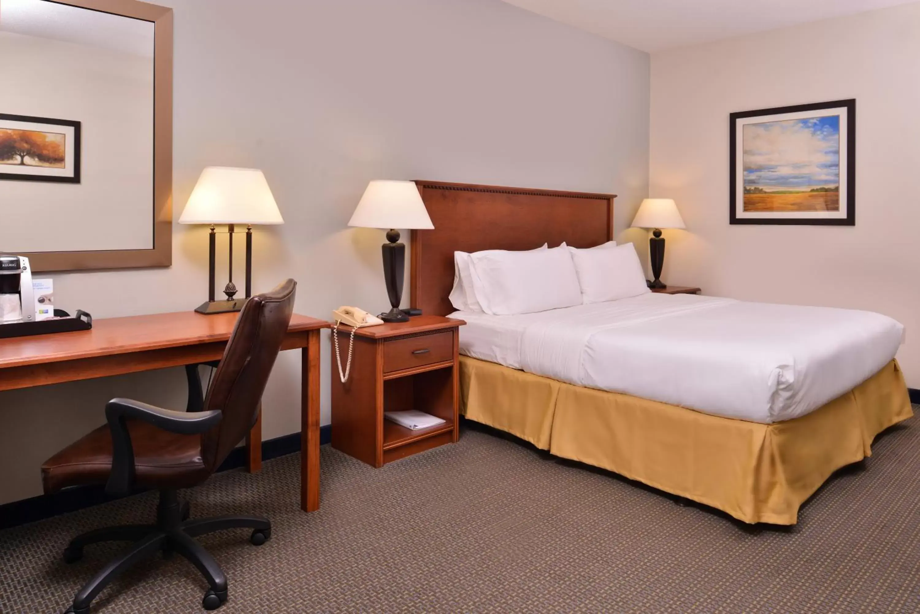 Photo of the whole room, Bed in Holiday Inn Express Hotel & Suites Sioux Falls At Empire Mall, an IHG Hotel