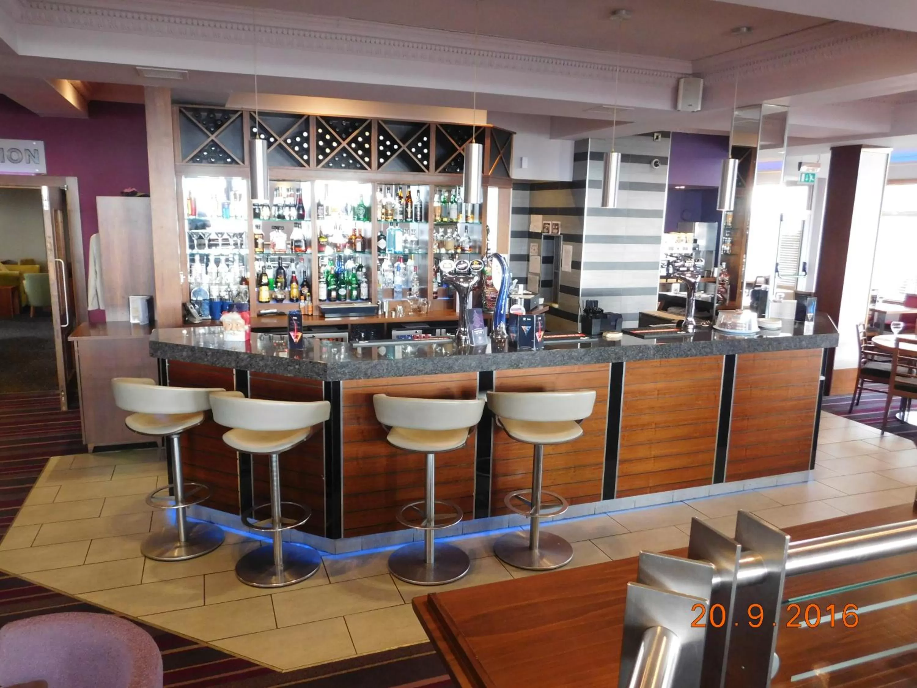 Restaurant/places to eat in Horizon Hotel