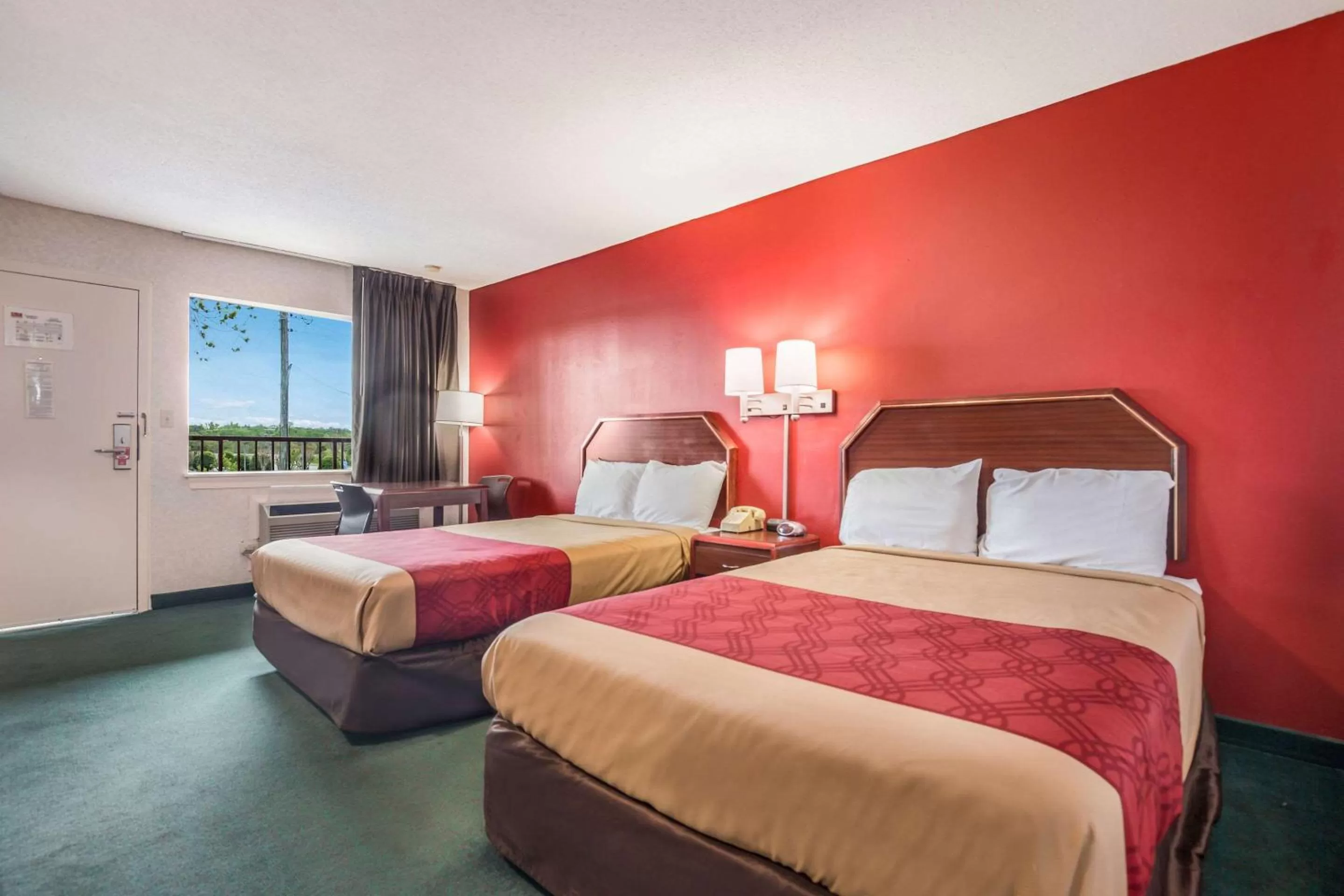 Photo of the whole room in Economy Inn