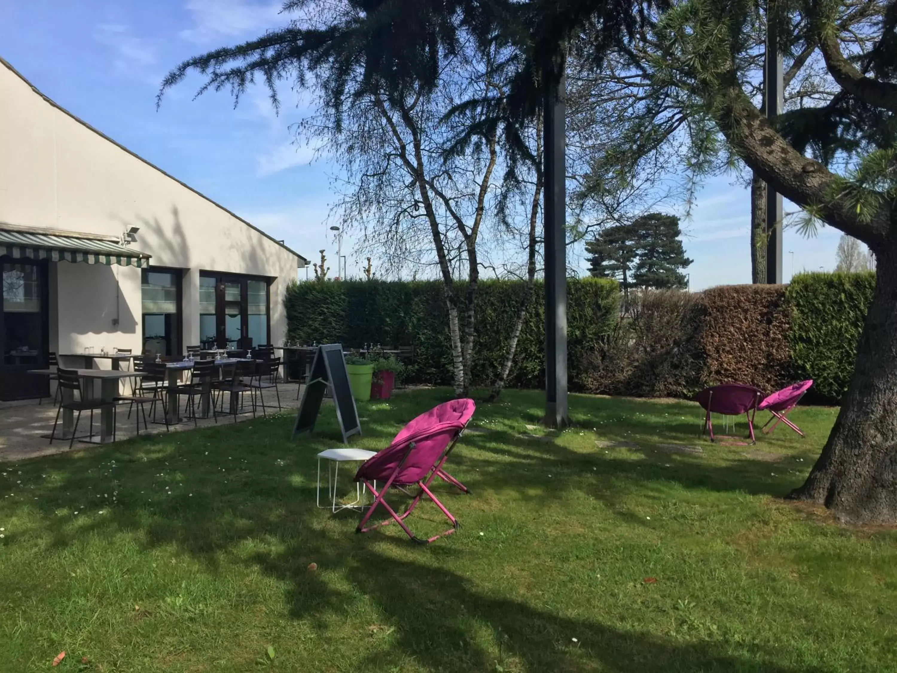 BBQ facilities, Garden in Campanile Nantes ~ Saint-Herblain