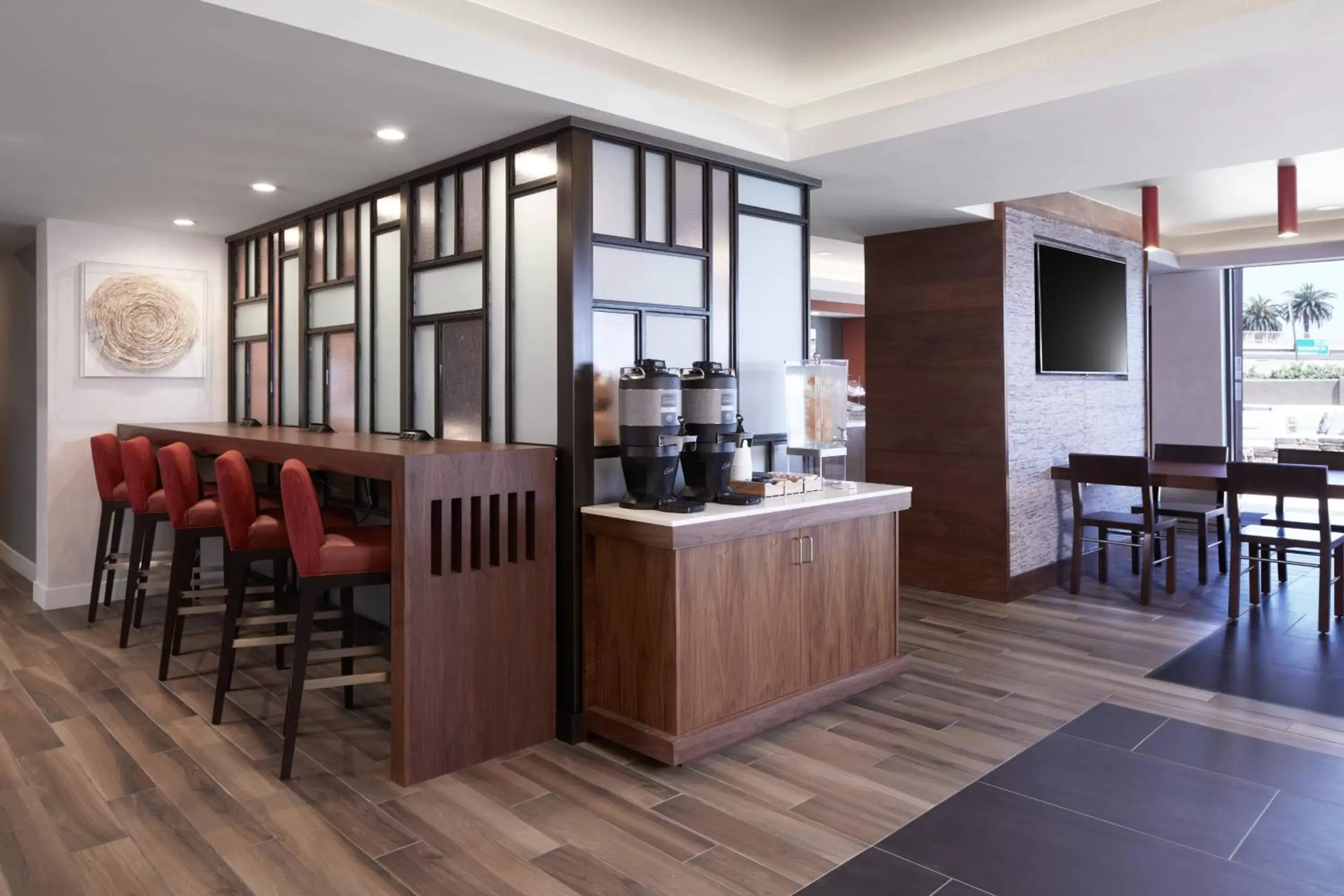 Restaurant/places to eat in Fairfield Inn & Suites By Marriott Camarillo