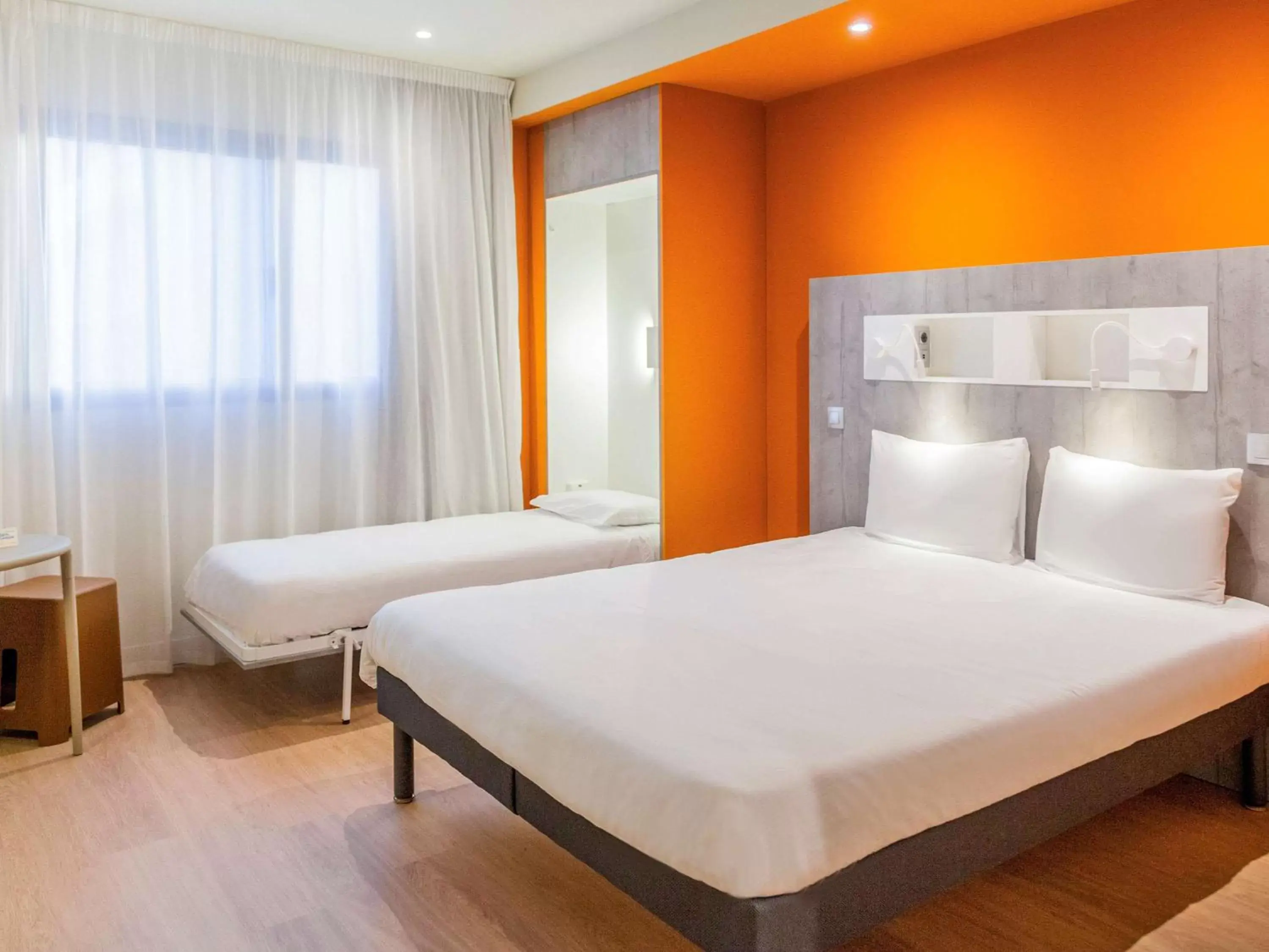 Photo of the whole room, Bed in ibis budget Huerta De Murcia