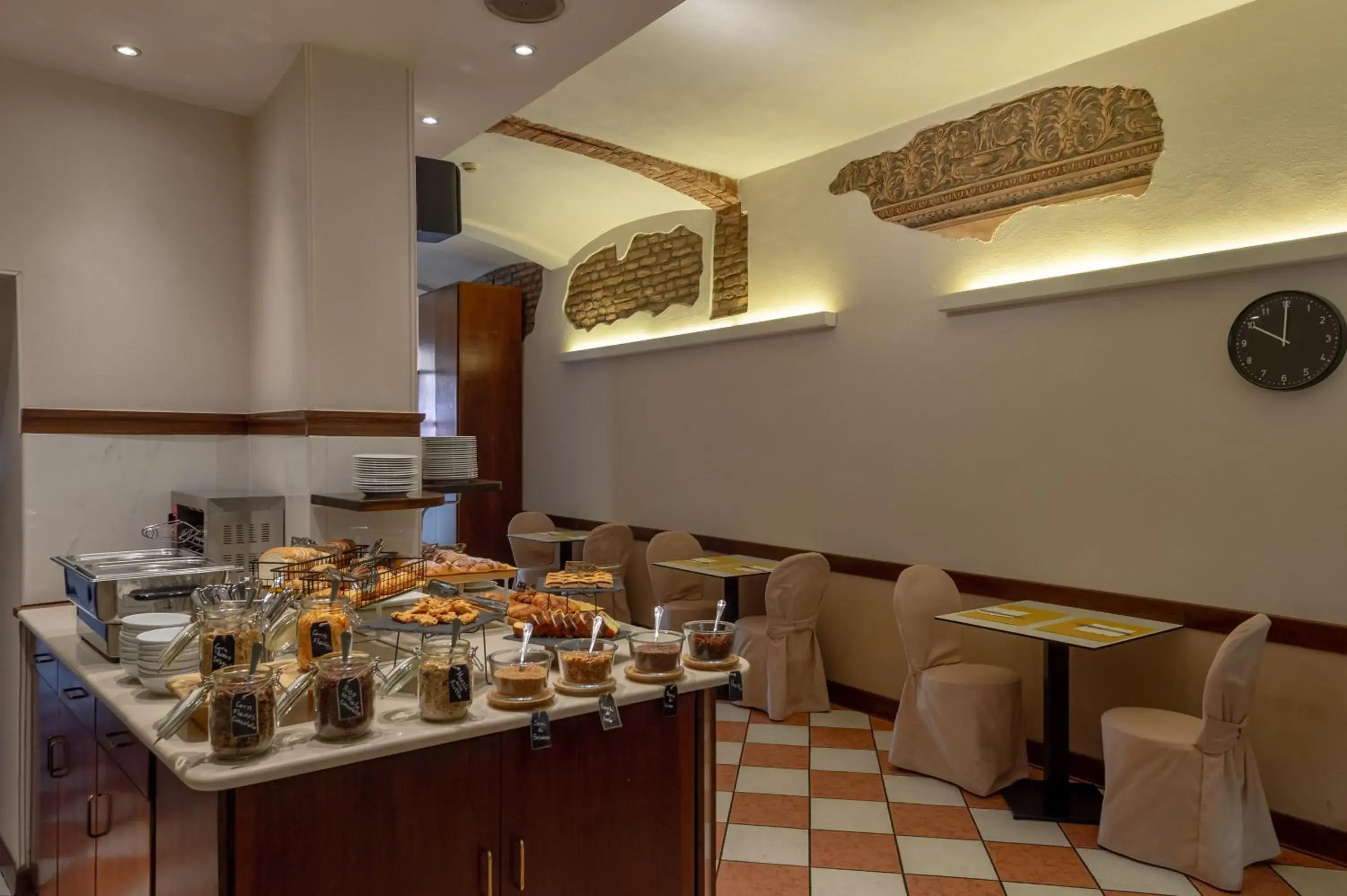 Buffet breakfast, Restaurant/Places to Eat in Hotel Mantegna Stazione