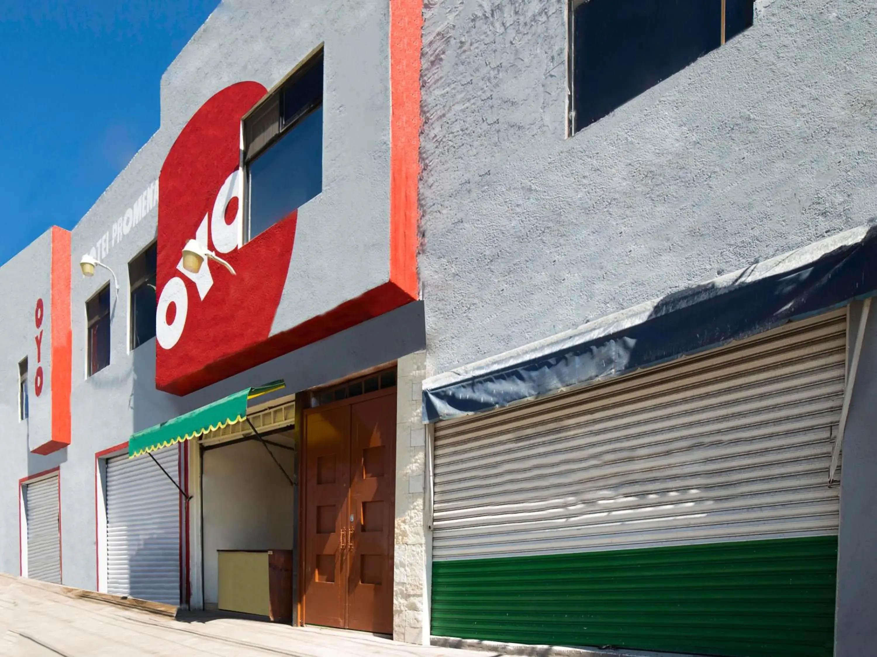 Facade/entrance, Property Building in OYO Promenade