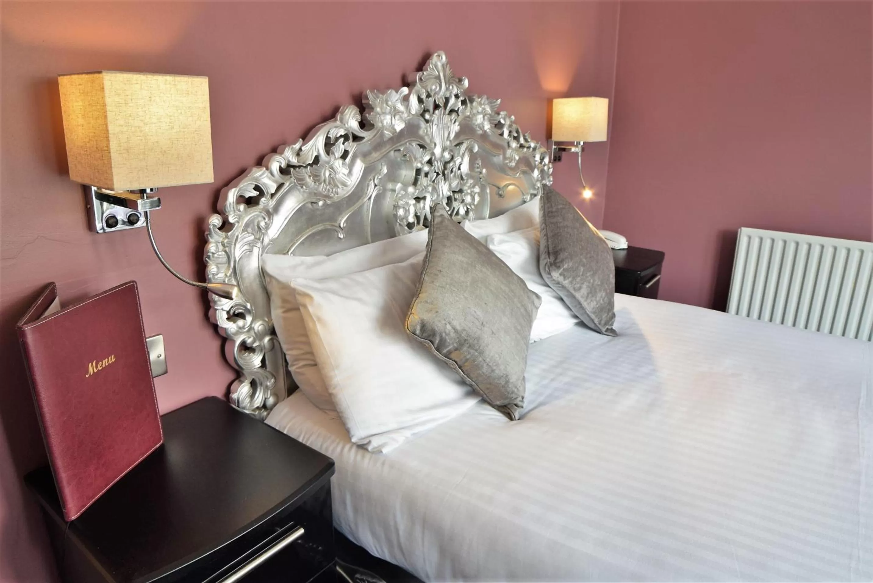 Bedroom, Bed in Dovedale Hotel and Restaurant