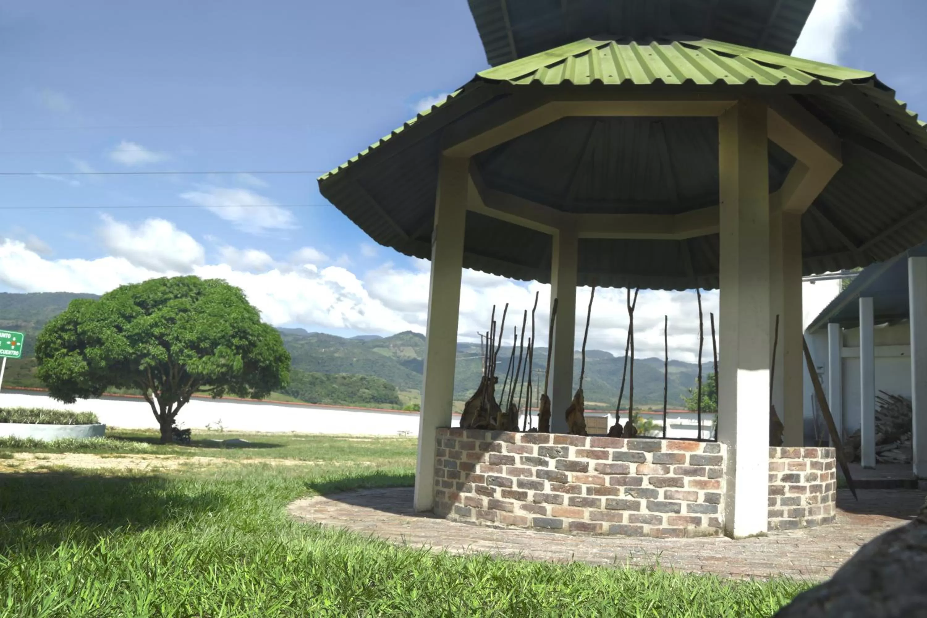 BBQ facilities in Hotel Montserrat Plaza