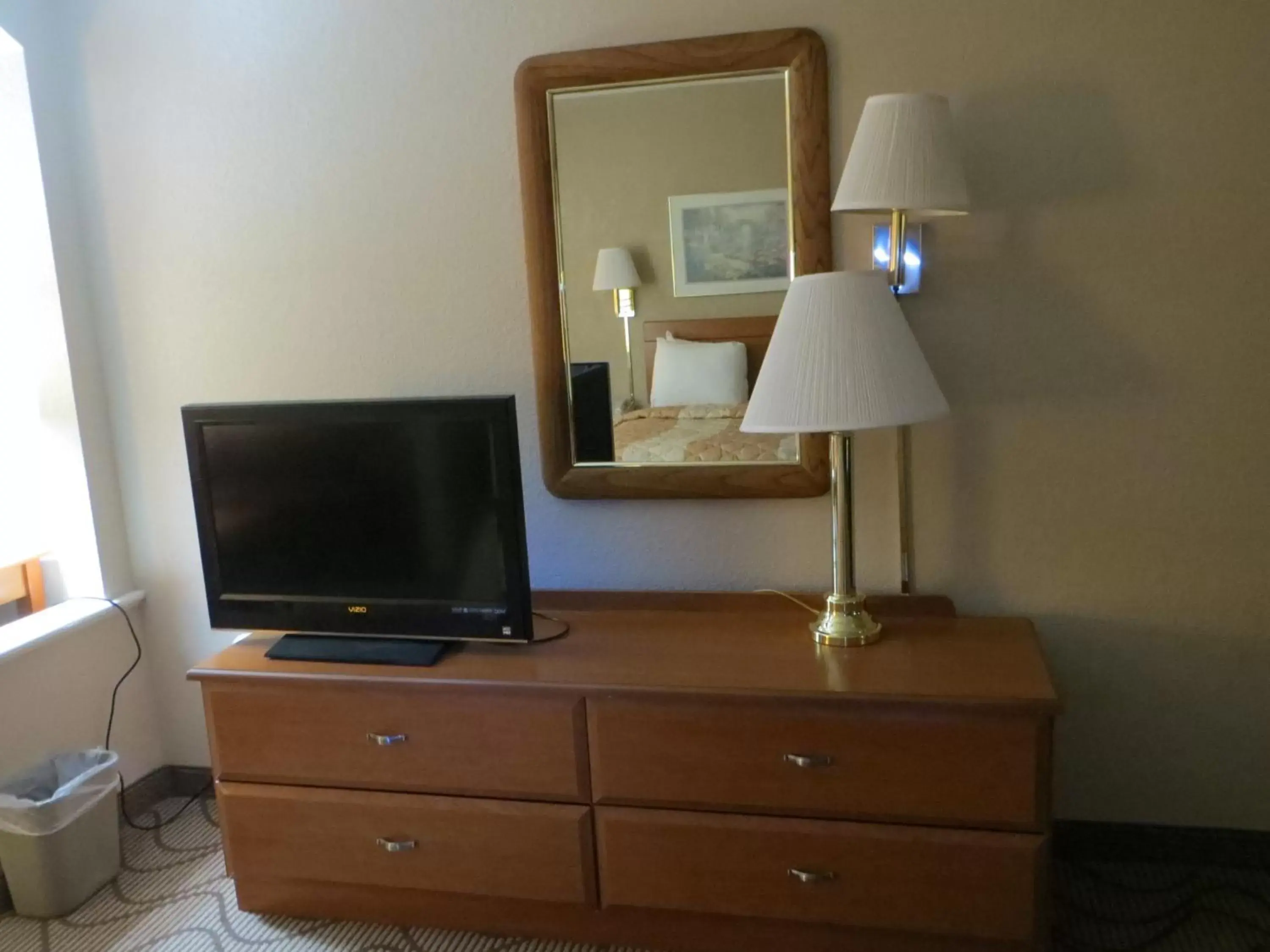 TV/Entertainment Center in Days Inn by Wyndham Elberton