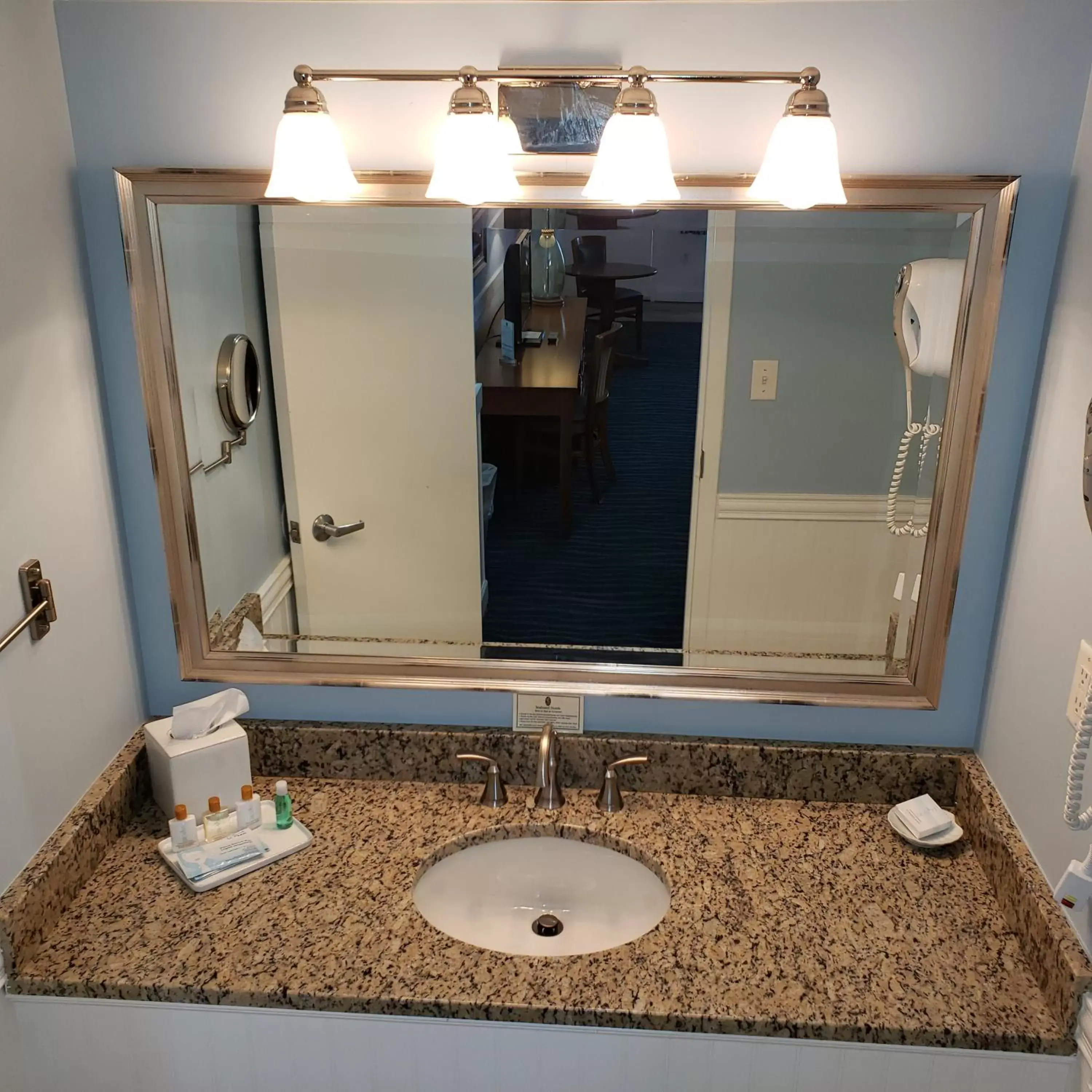 Bathroom in Avenue Inn & Spa