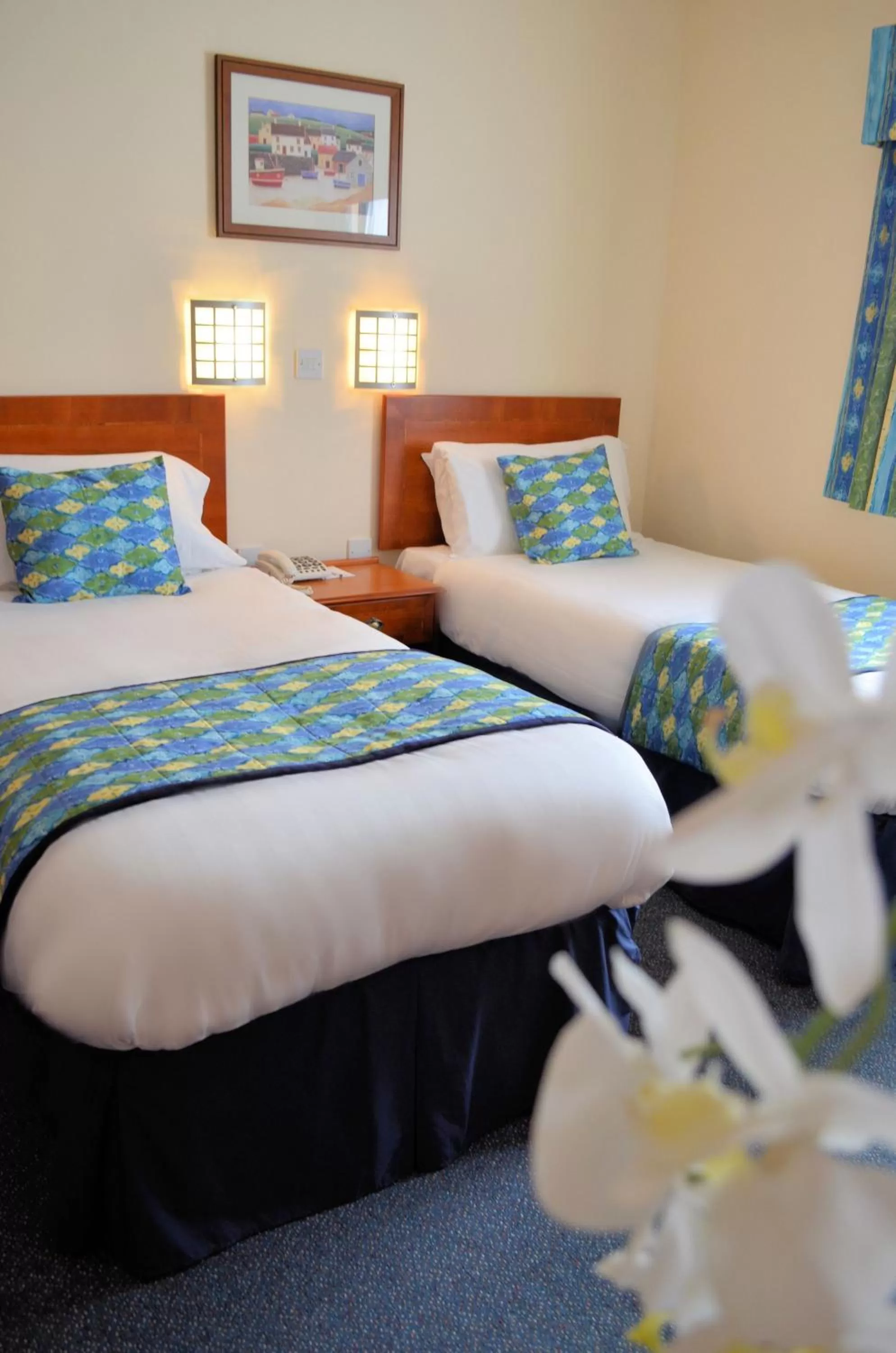 Bedroom, Bed in Heights Hotel