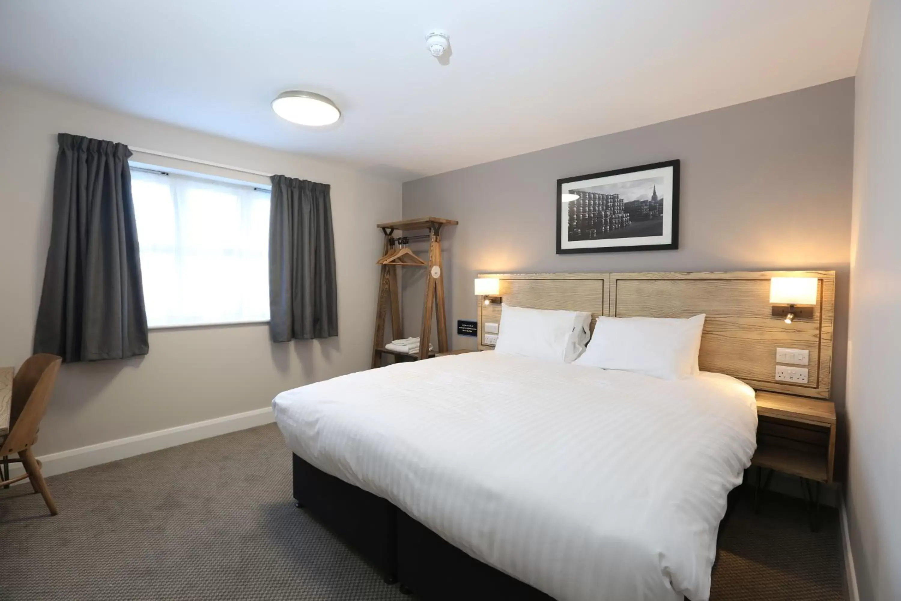 Bedroom, Bed in Tulip Queen, Spalding by Marston's Inns