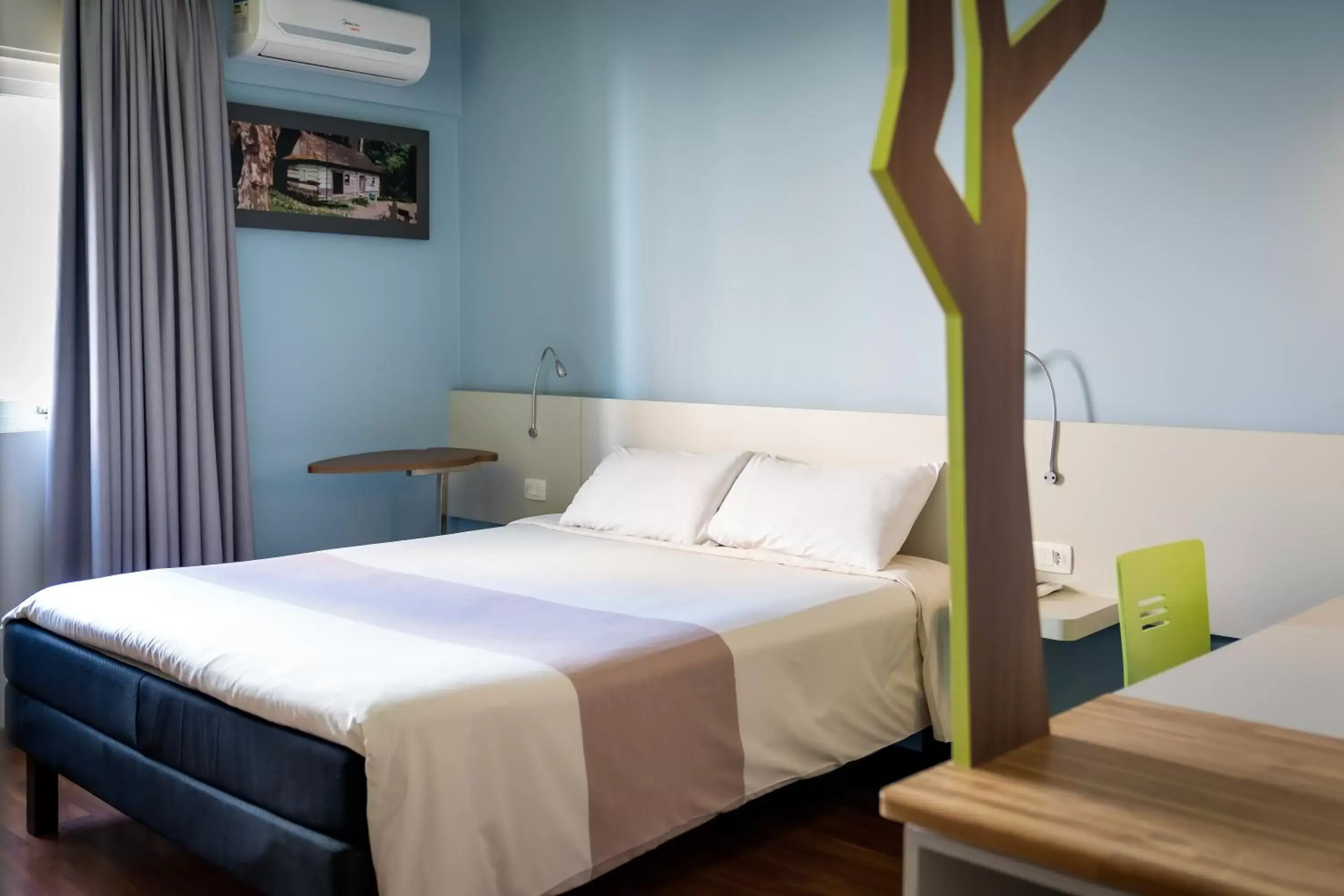 Photo of the whole room, Bed in ibis Styles Curitiba Centro Civico