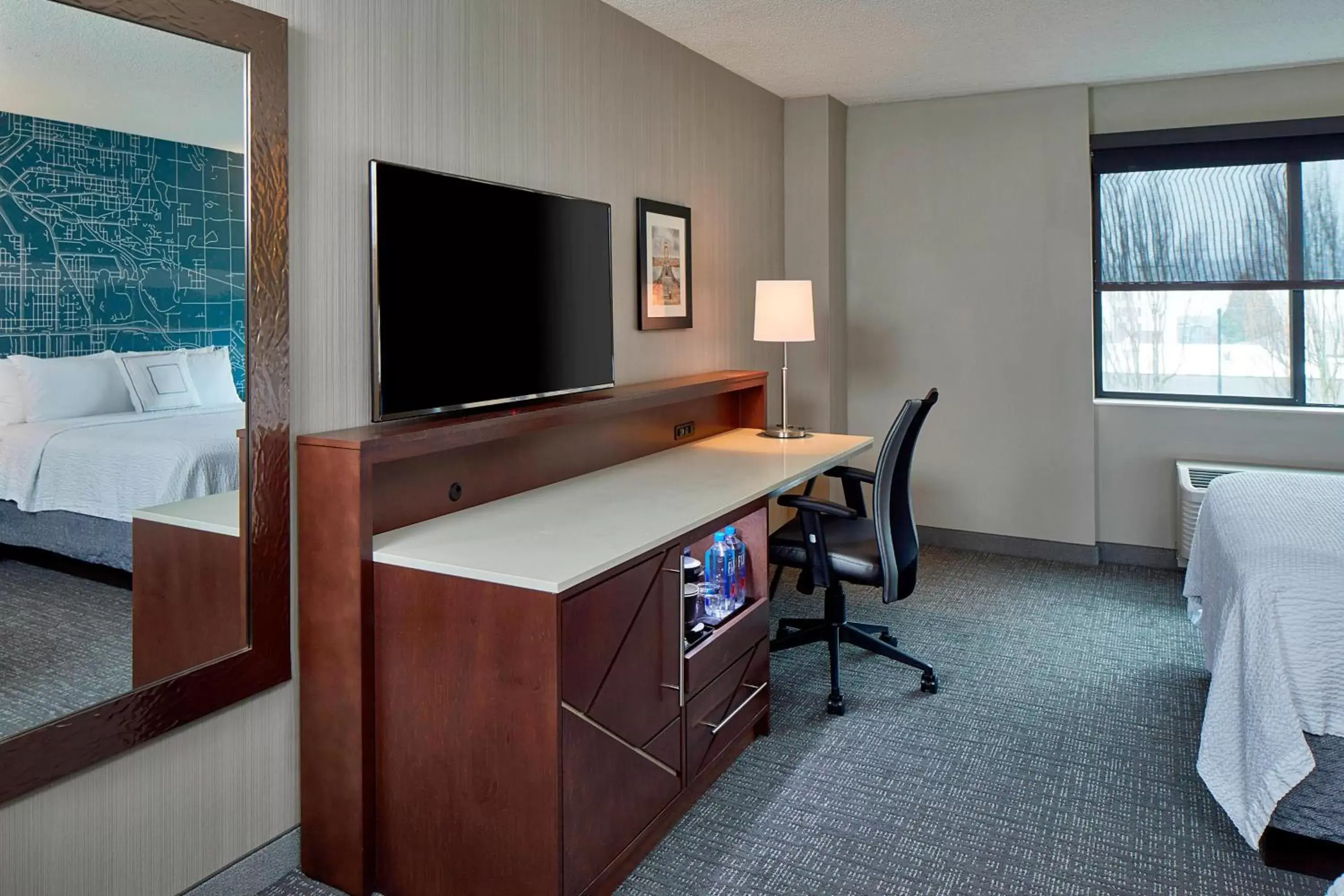 Photo of the whole room, TV/Entertainment Center in Courtyard Portland Downtown / Convention Center