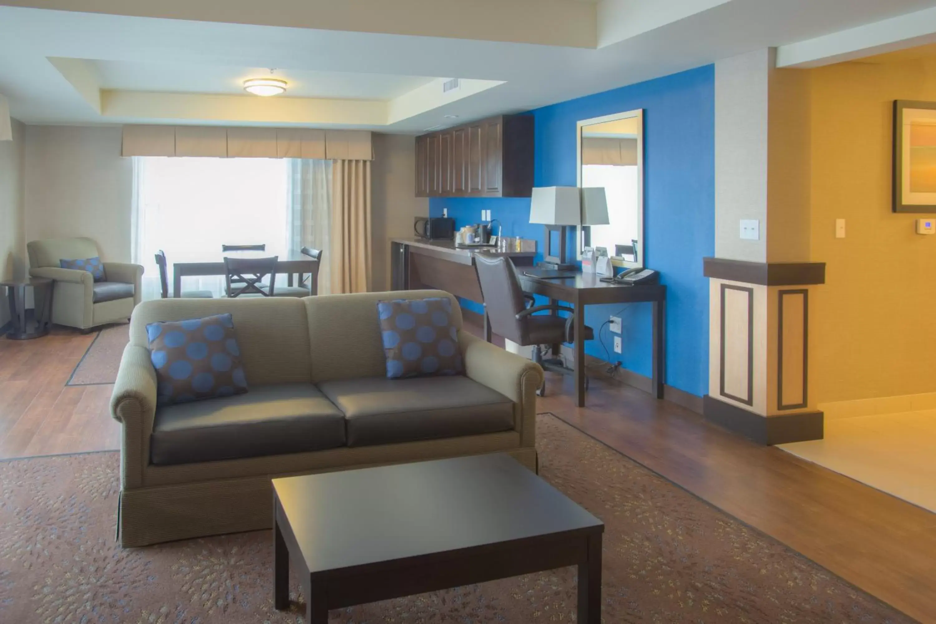 Photo of the whole room, Lobby/Reception in Holiday Inn Express & Suites Tacoma Downtown, an IHG Hotel