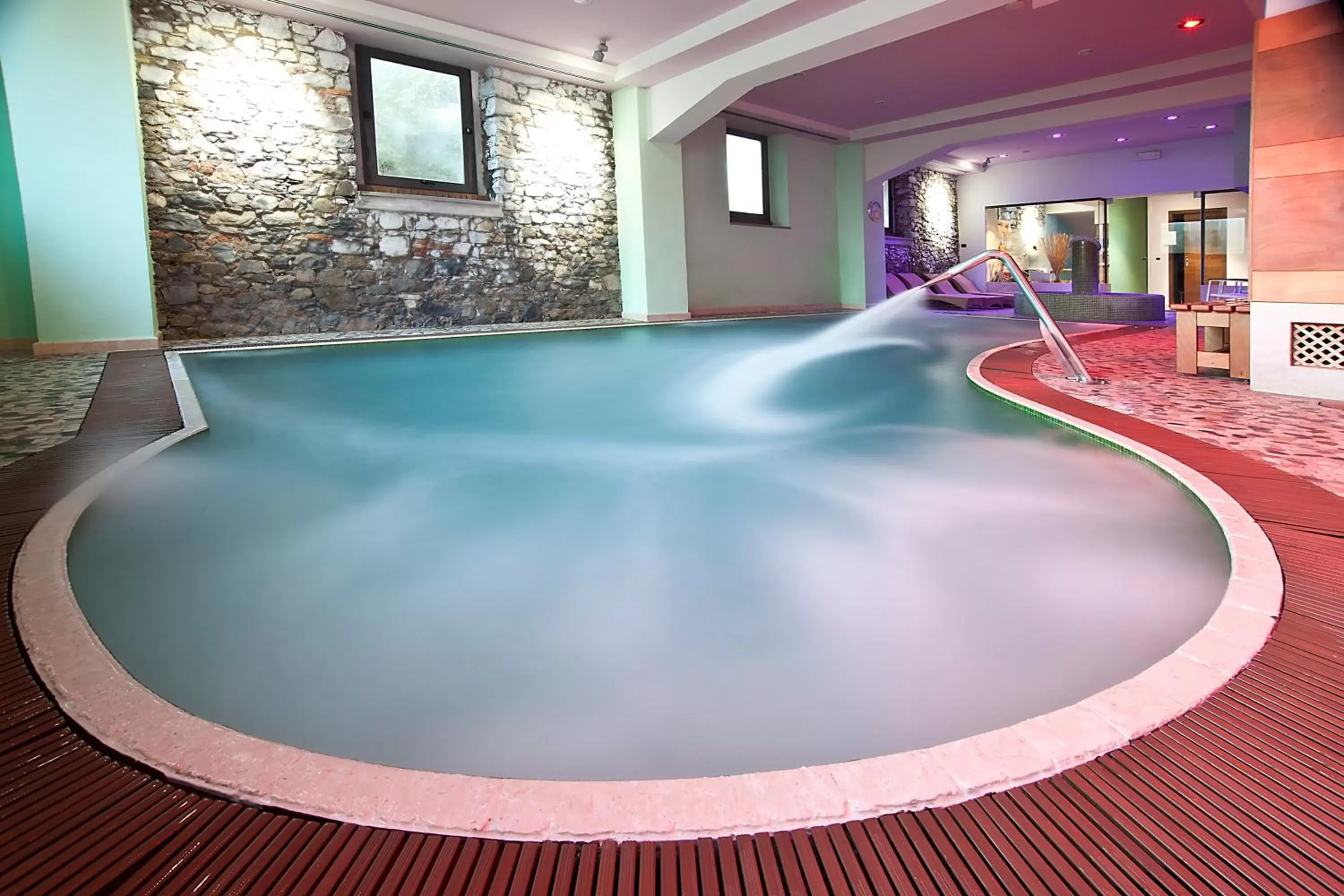 Hot Tub, Swimming Pool in Hotel Lovere Resort & Spa