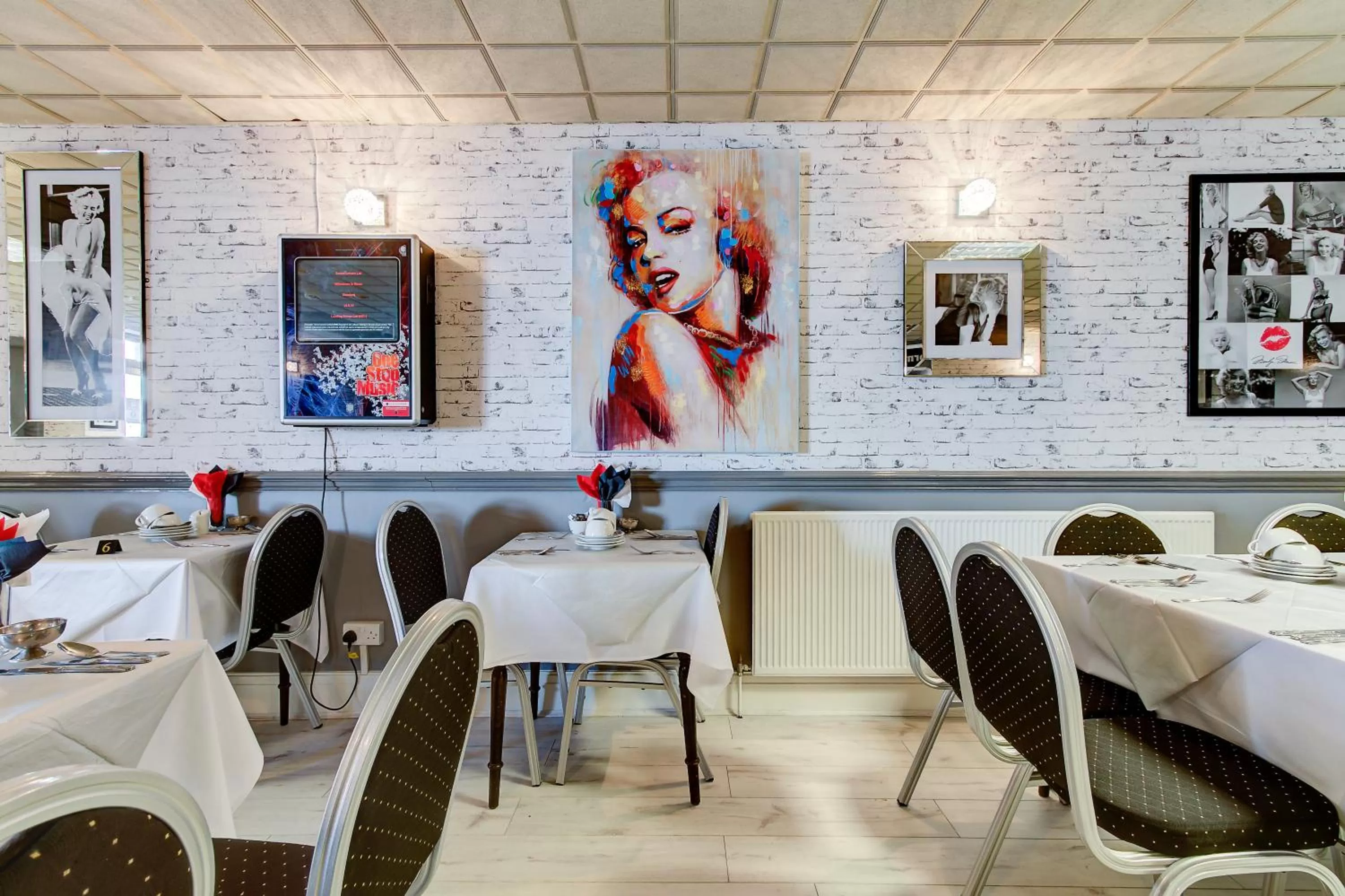 Restaurant/places to eat in The Sandringham Court Hotel & Apartment Welcoming Large and Small Groups for 15 years