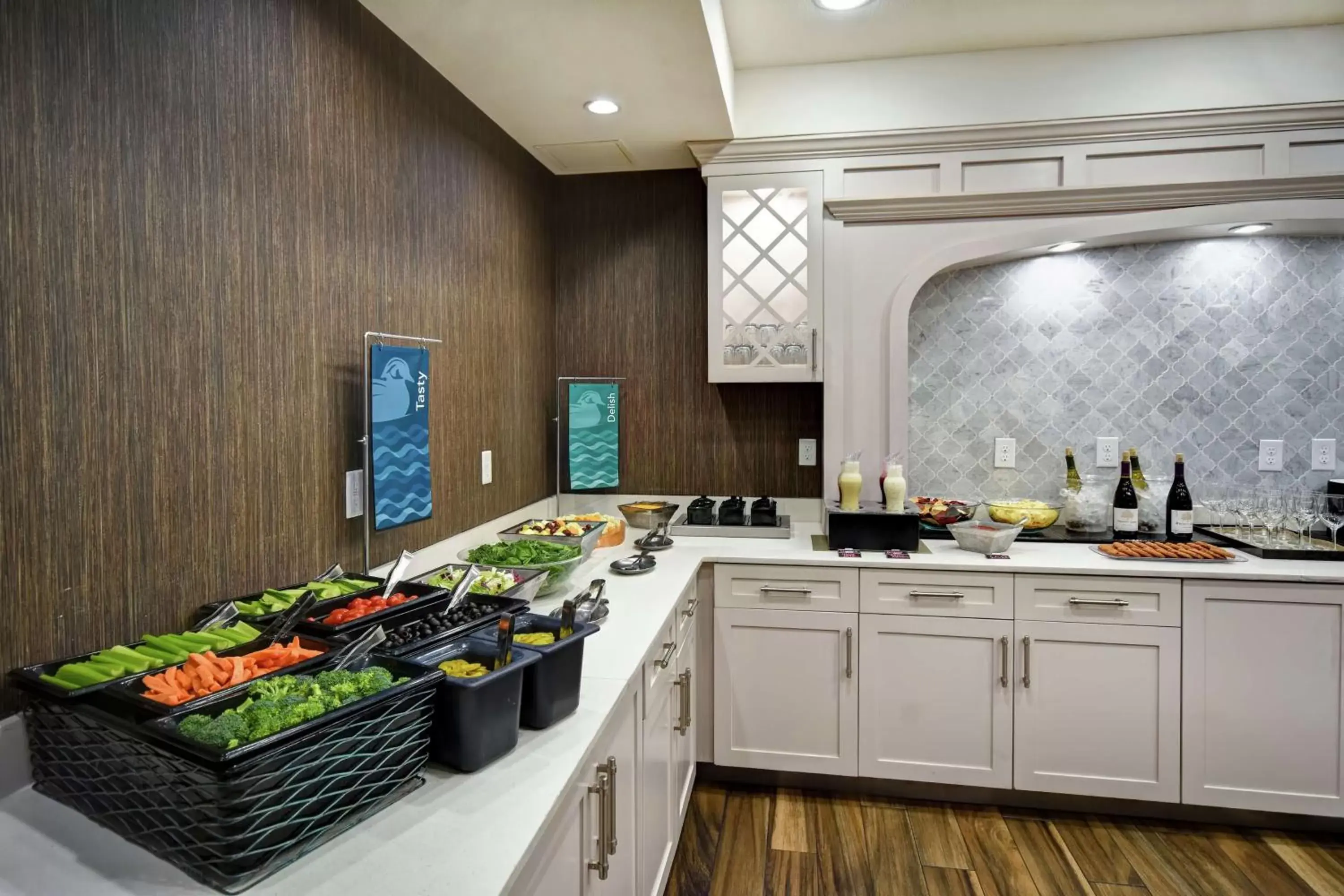 Breakfast, Kitchen/Kitchenette in Homewood Suites by Hilton Dallas Arlington South