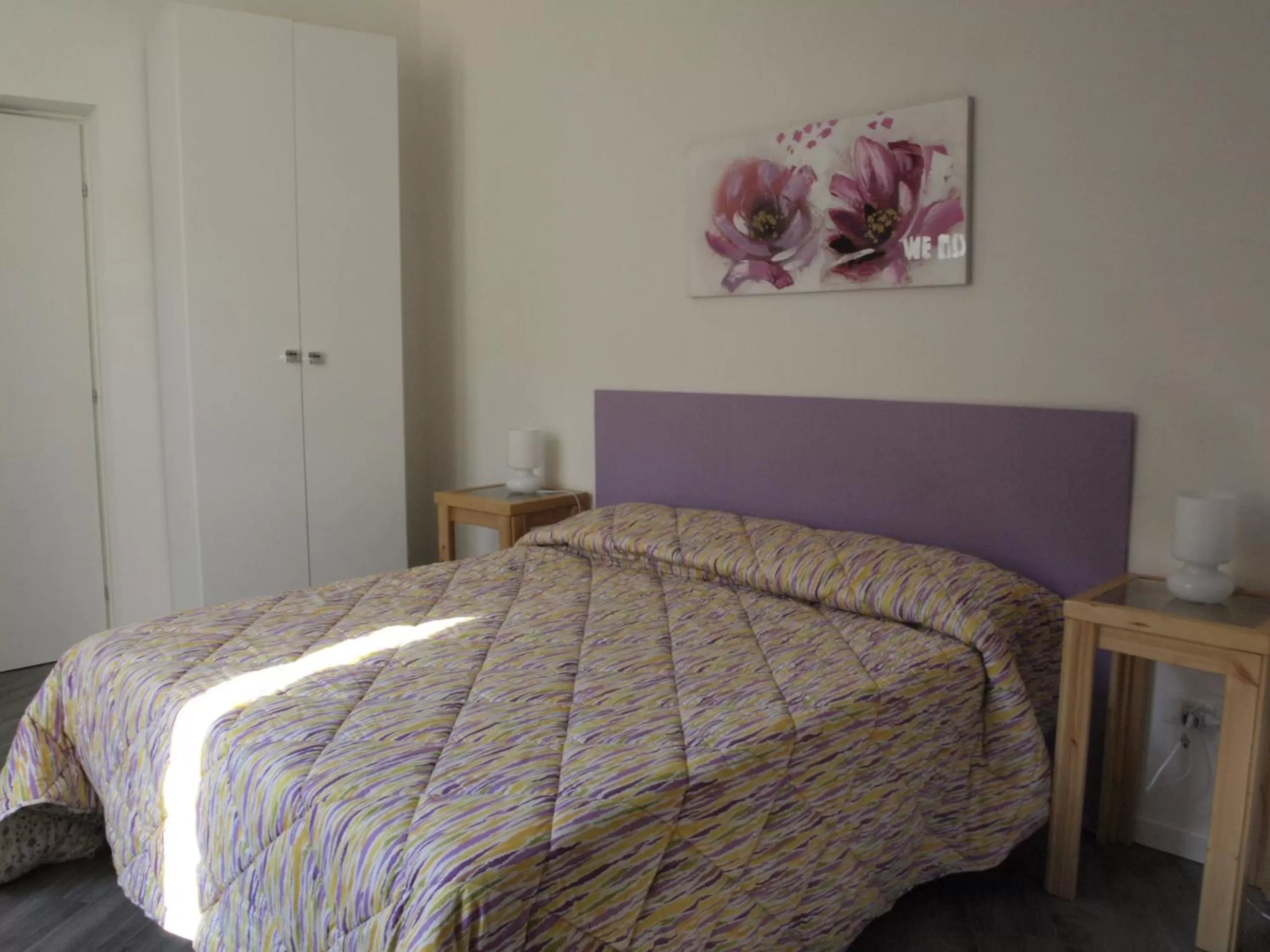 Photo of the whole room, Bed in Dafne Marsala Centro
