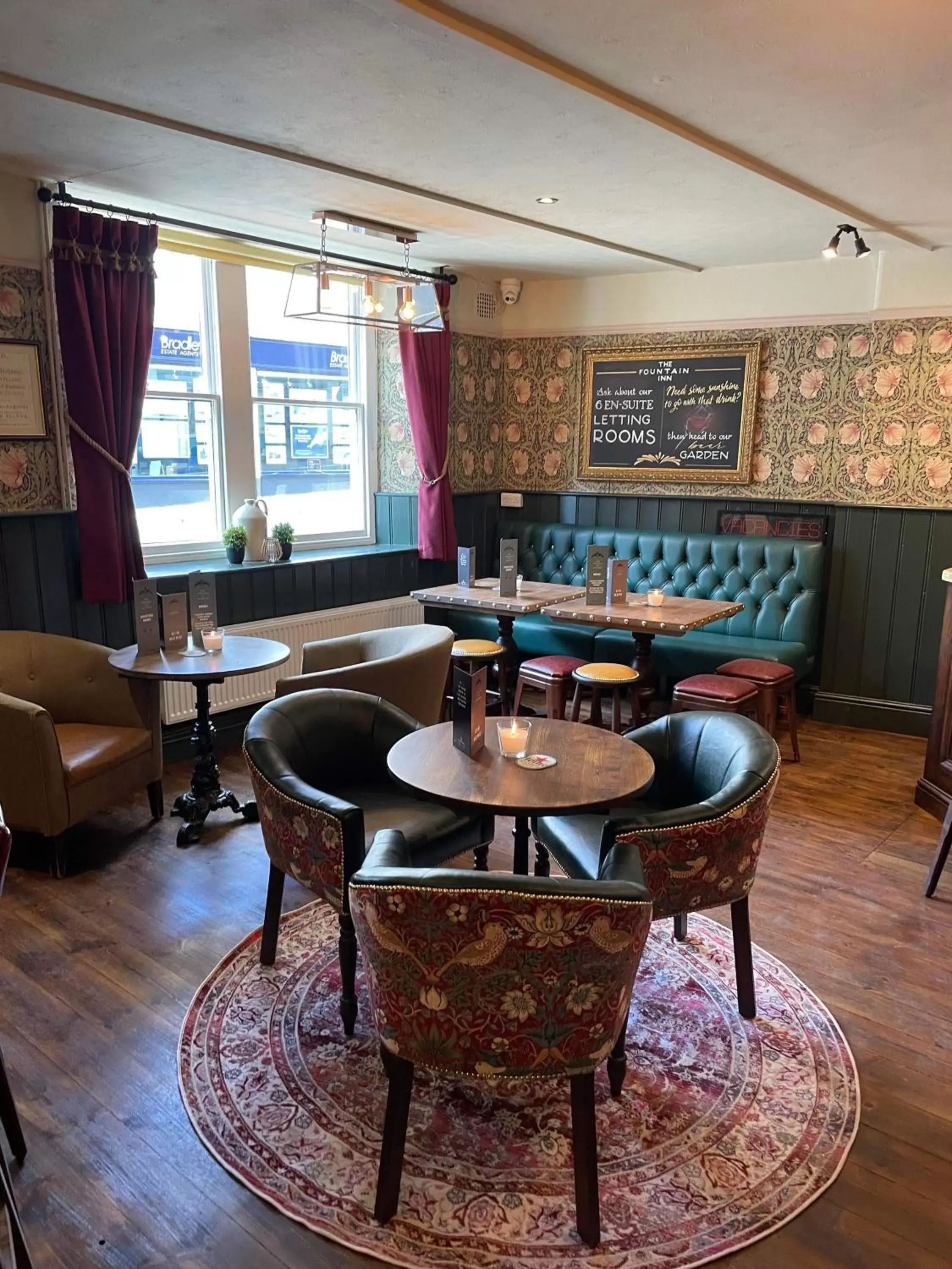 Lounge or bar in The Fountain Inn & Riverside Restaurant