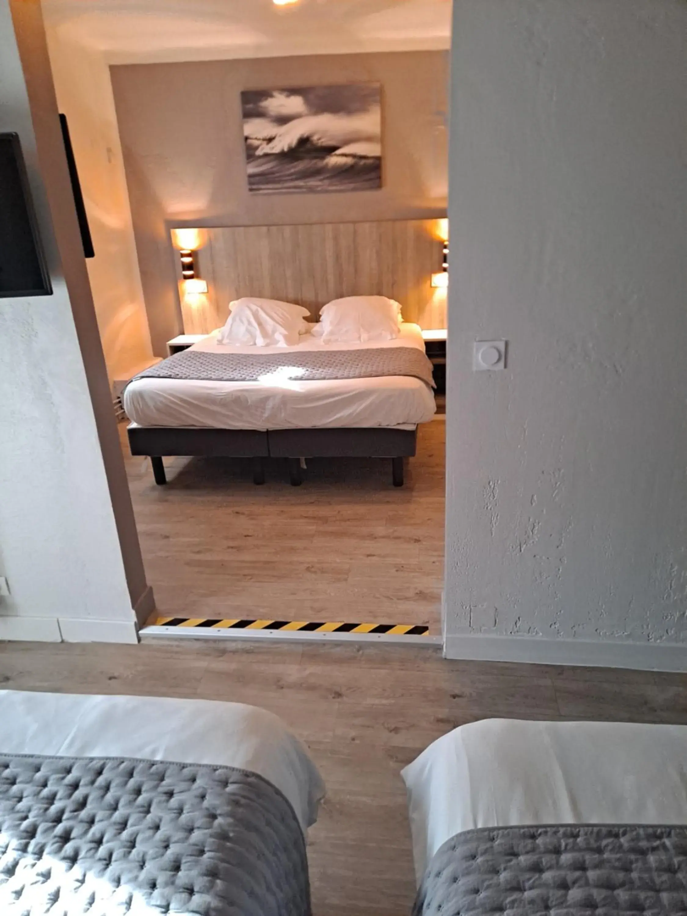 Photo of the whole room, Bed in Hôtel Du Viaduc