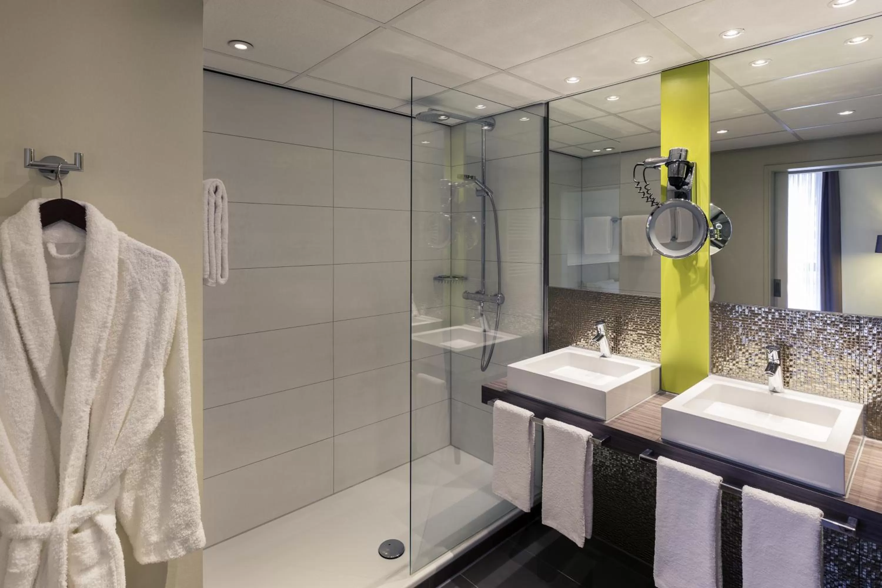 Bathroom in Mercure Hotel Groningen Martiniplaza