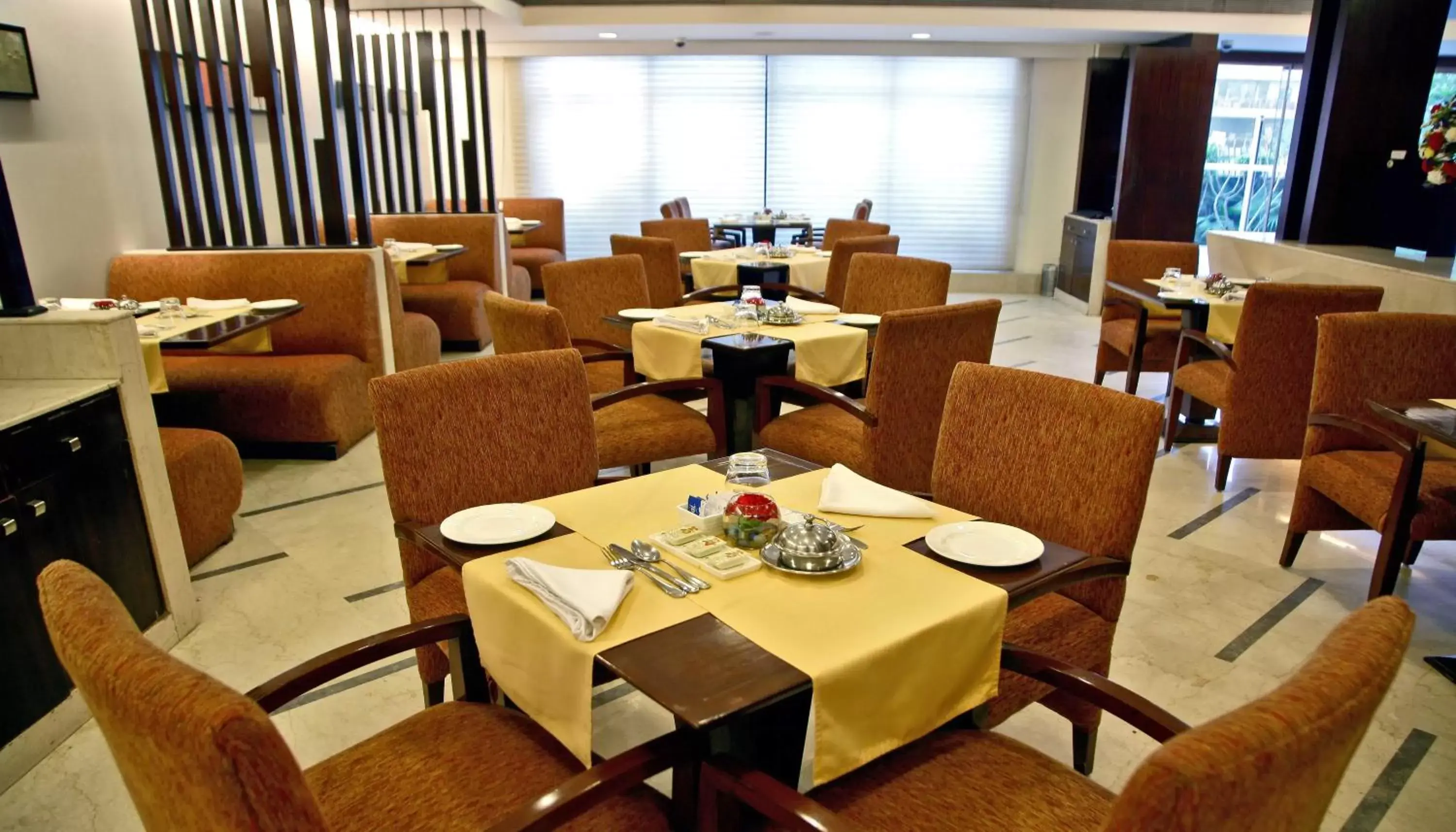 Breakfast, Restaurant/Places to Eat in Muse Sarovar Portico Nehru Place