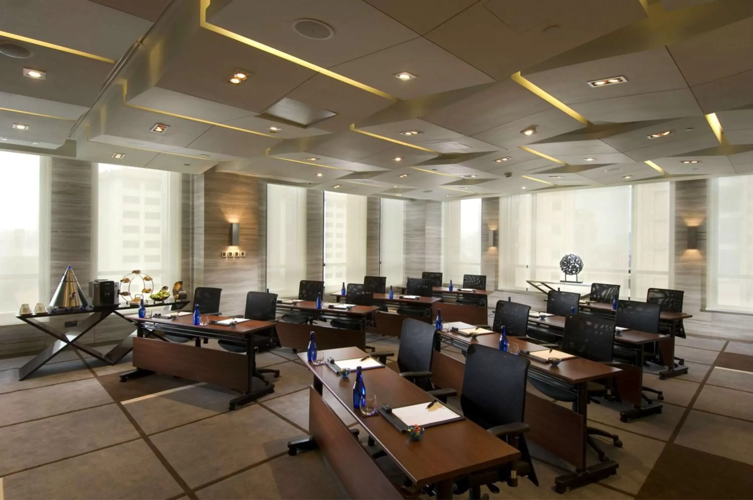 Meeting/conference room, Restaurant/Places to Eat in Hilton Beijing Wangfujing