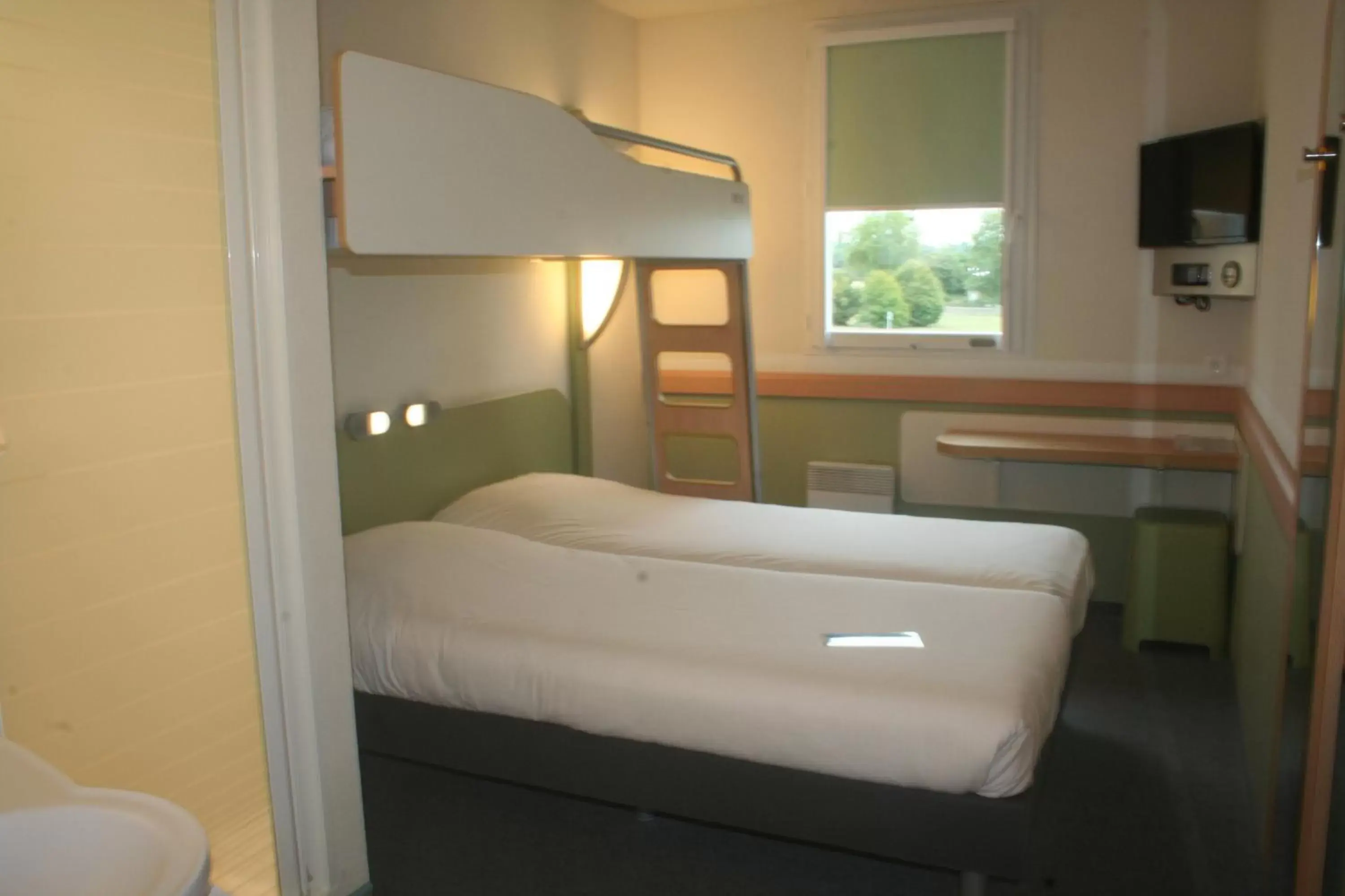 Bed in ibis budget Niort - La Crèche