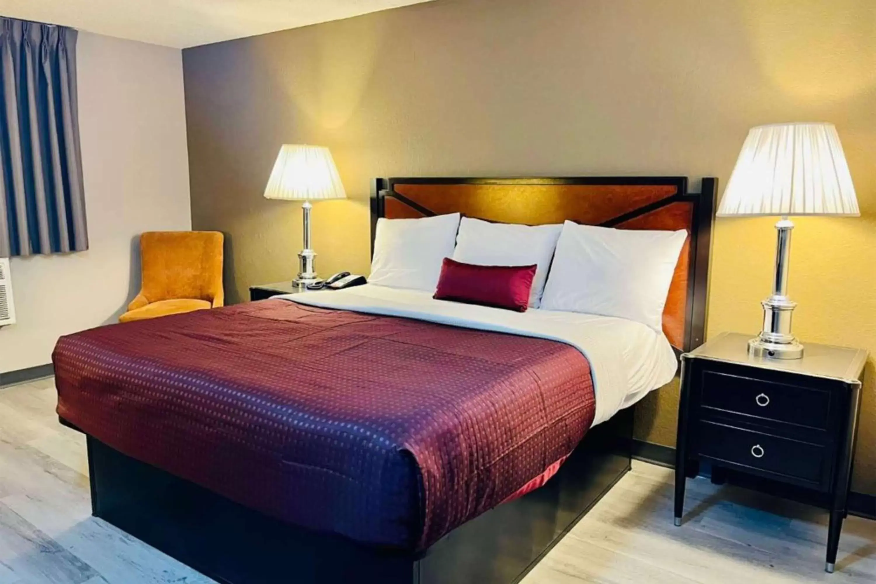 Photo of the whole room, Bed in Super 8 by Wyndham Benton Harbor St Joseph Photo of the whole room, Bed in Super 8 by Wyndham Benton Harbor St Joseph