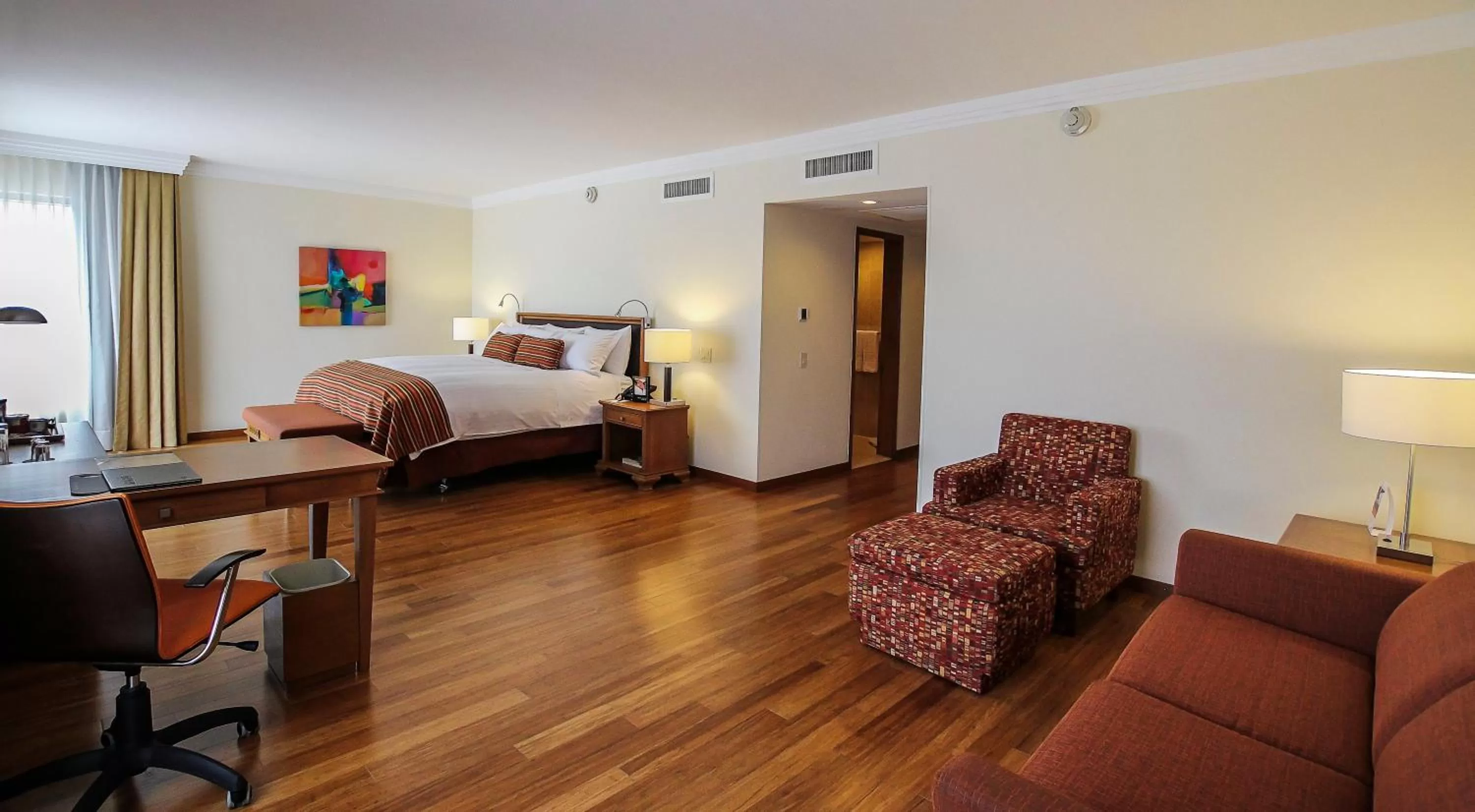 Photo of the whole room, Bed in Hotel Intercontinental Cali by IHG