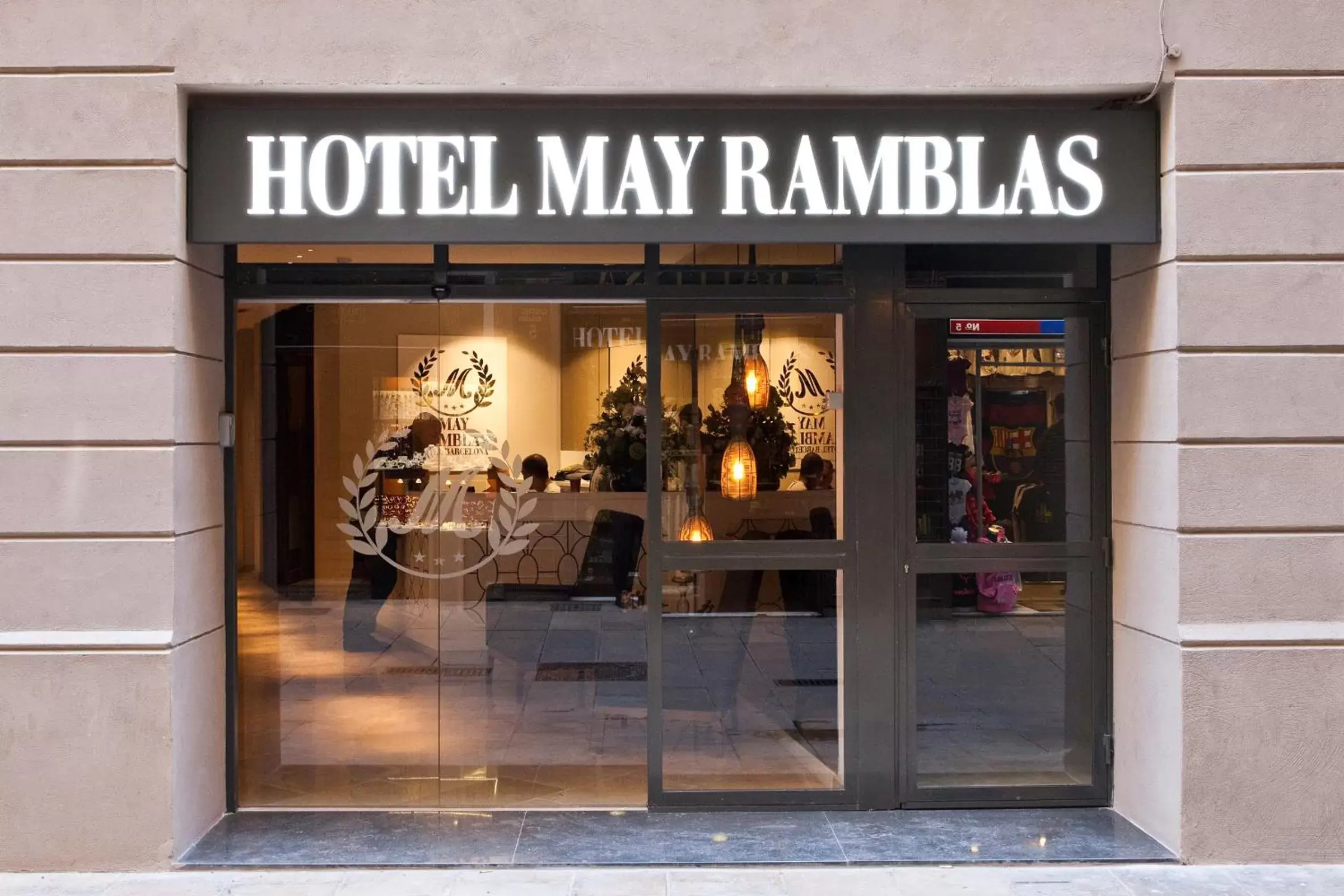Facade/entrance in May Ramblas Hotel