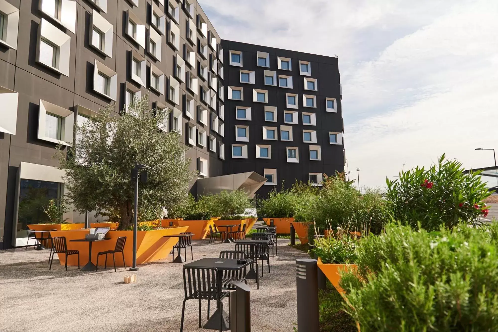 Facade/entrance in INNSiDE by Meliá Paris Charles de Gaulle Airport Facade/entrance in INNSiDE by Meliá Paris Charles de Gaulle Airport