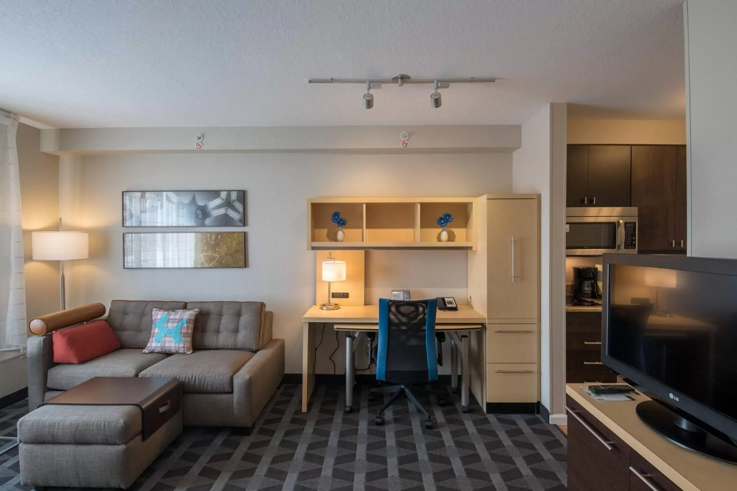 Living room, Seating Area in TownePlace Suites by Marriott Provo Orem