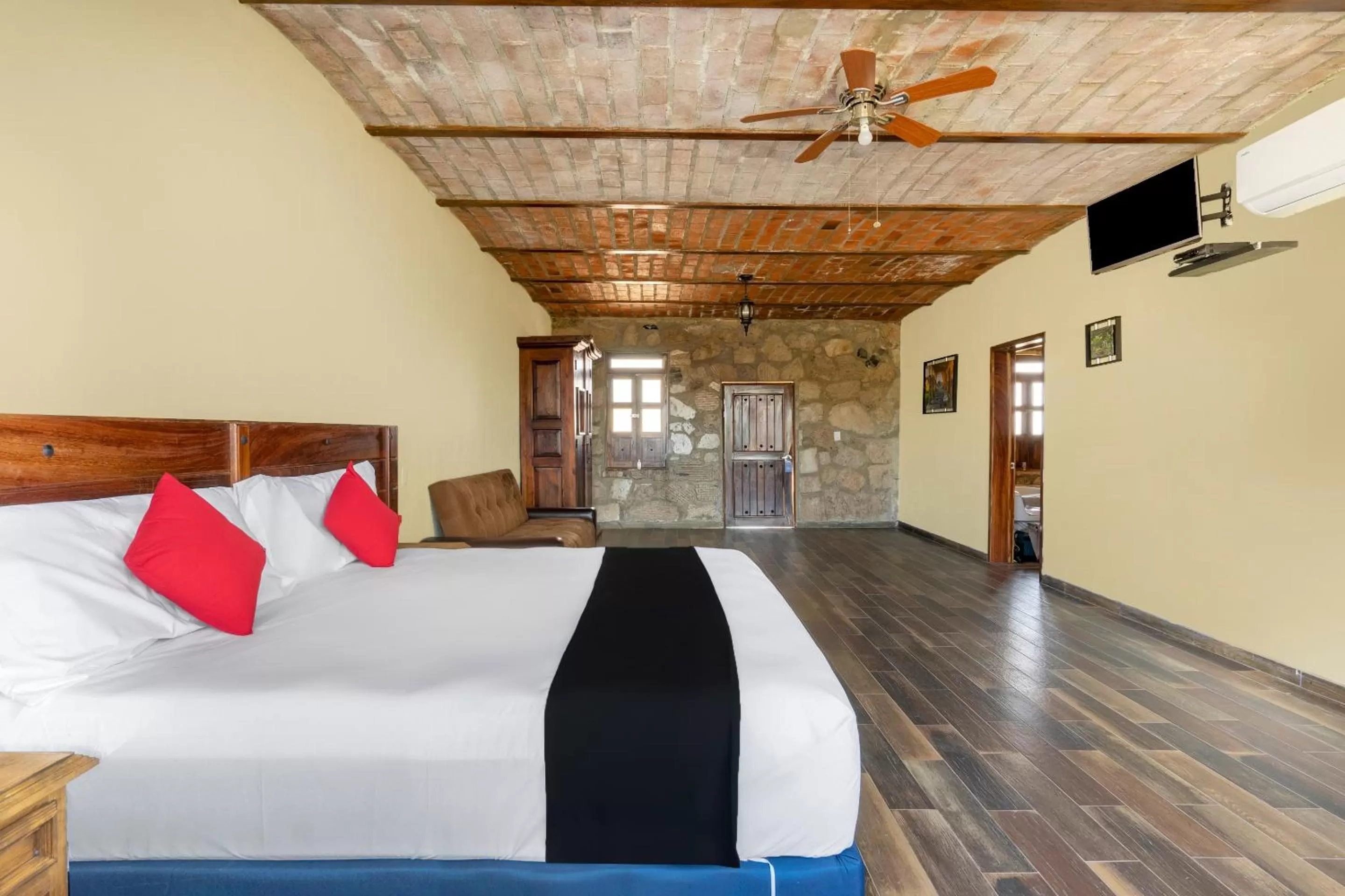 Bedroom in Capital O Hotel Posada Terraza, Tequila Jalisco