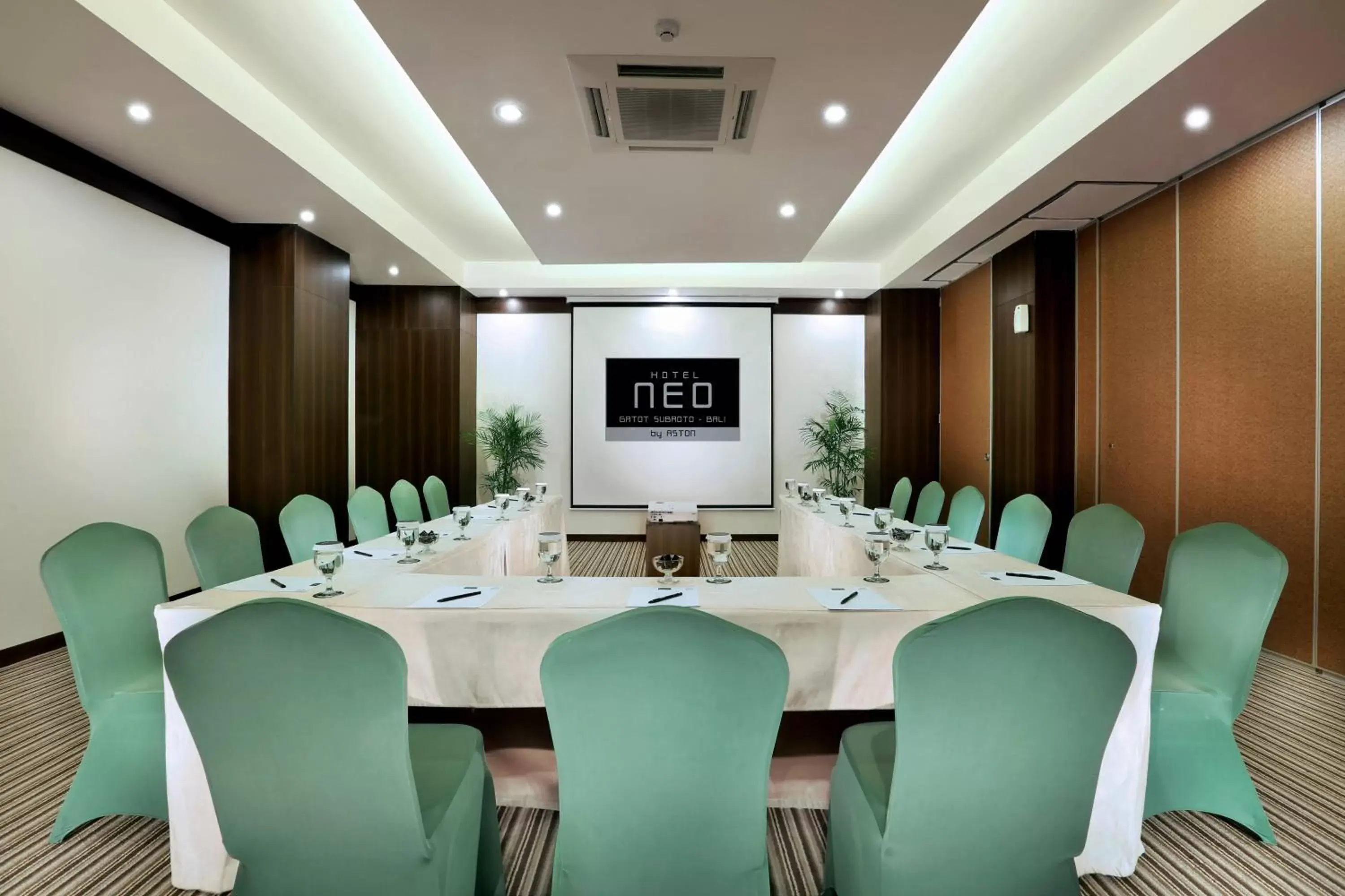 Business facilities in Neo Denpasar by ASTON