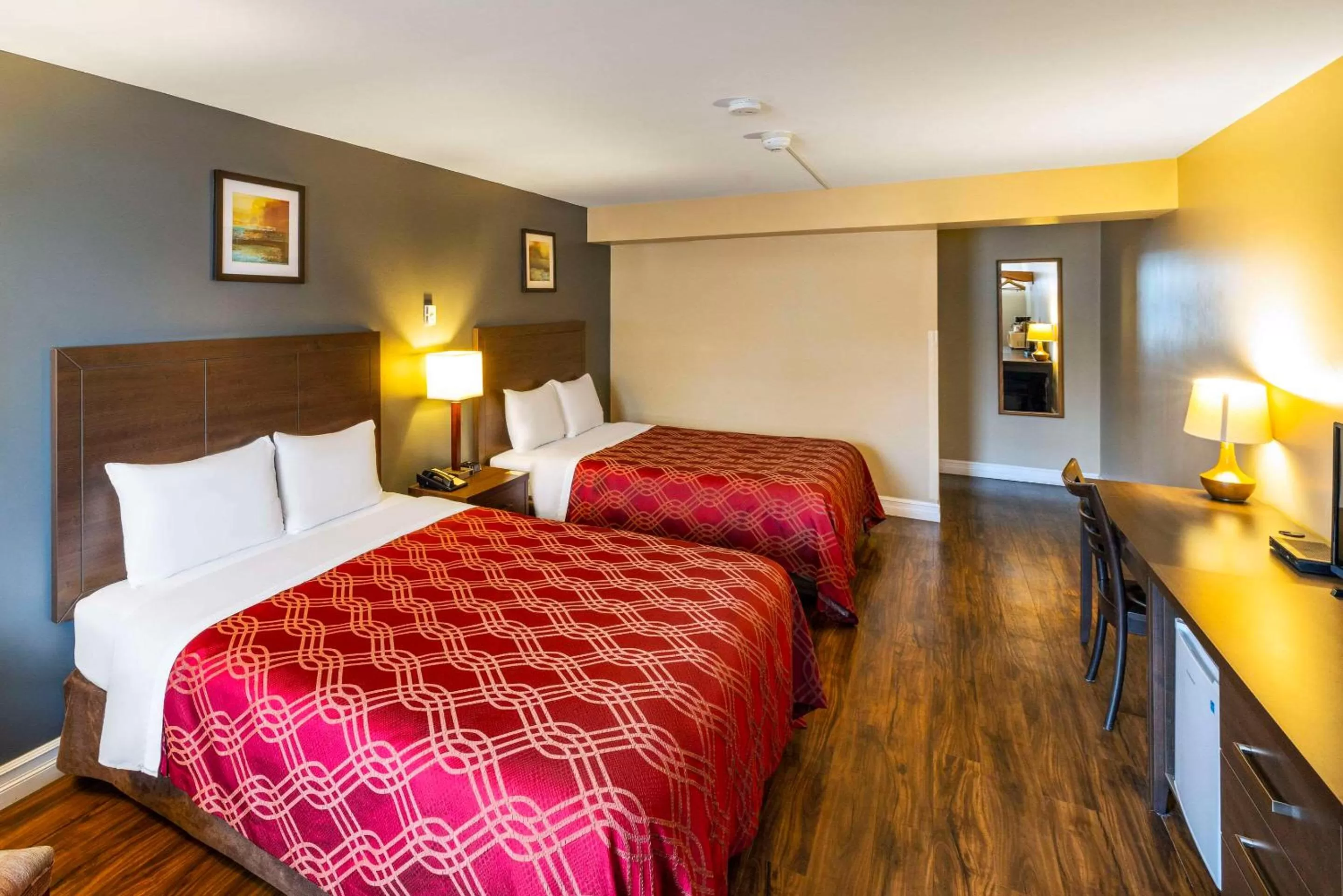 Bedroom in Econo Lodge Miramichi