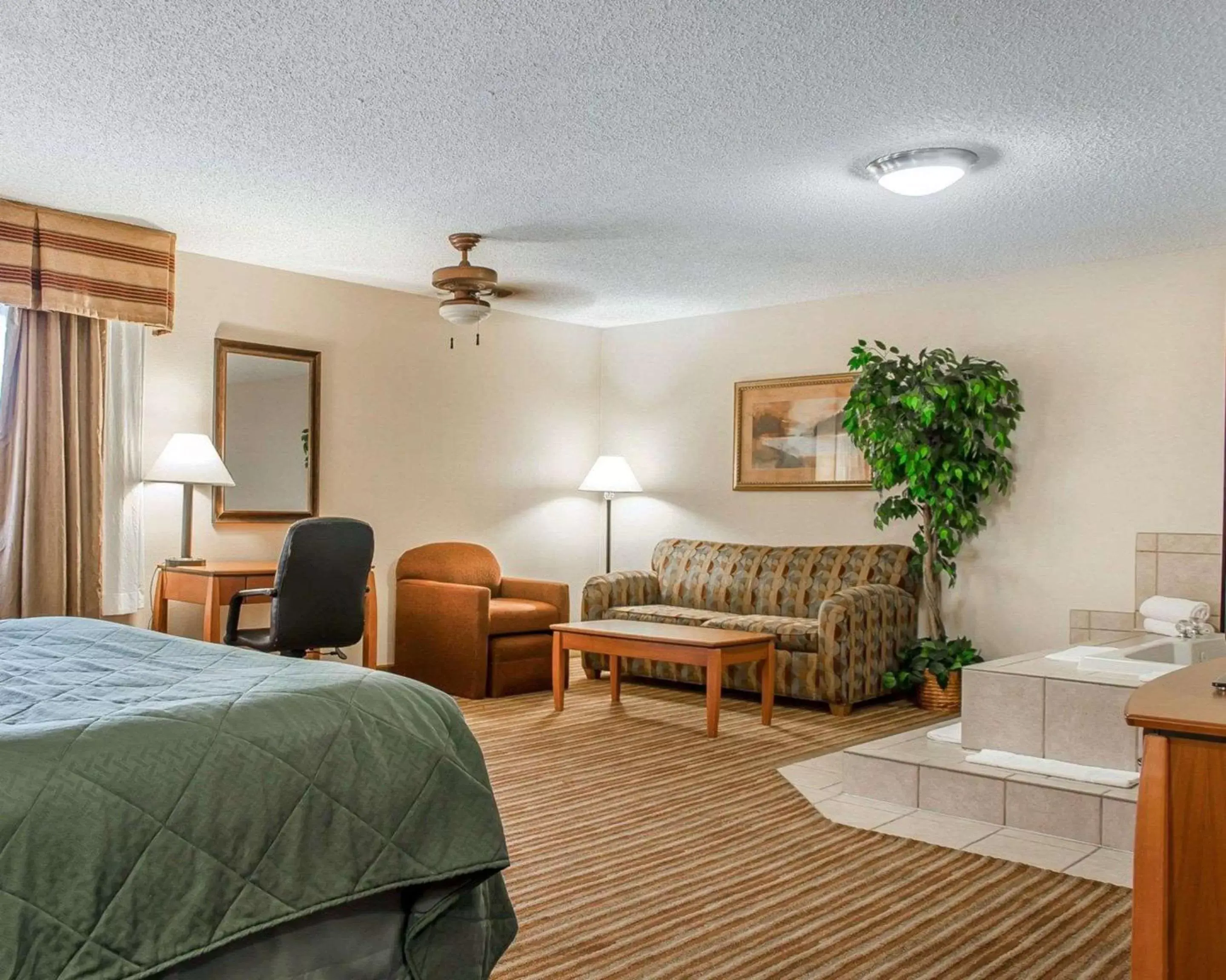 Photo of the whole room, Seating Area in Quality Inn & Suites Twin Falls
