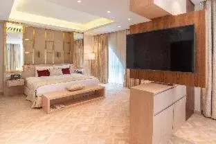 Bedroom, TV/Entertainment Center in Century Hotel Doha