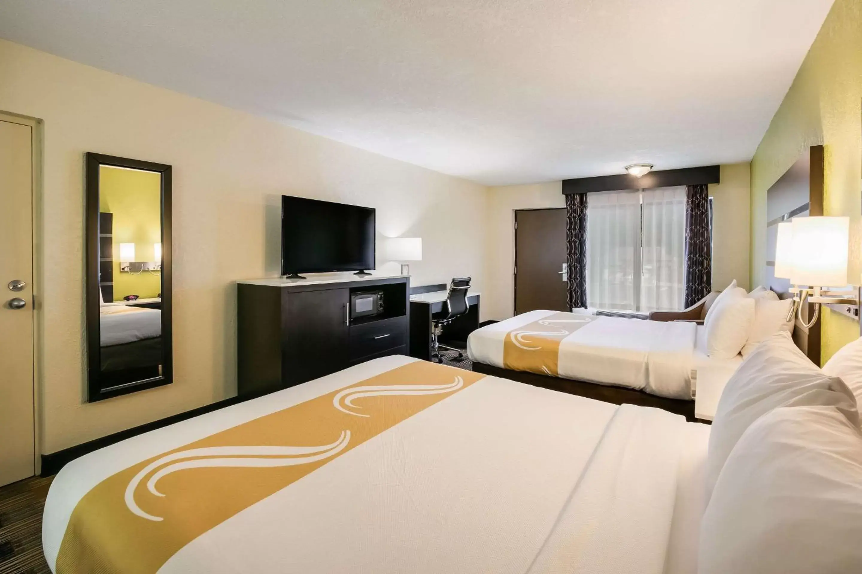Bedroom in Quality Inn & Suites Mount Chalet